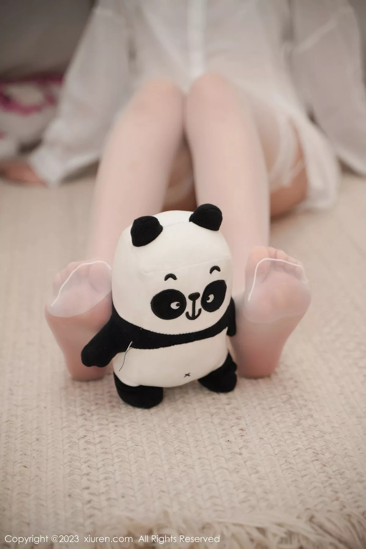 秀人集.com_[XiuRen秀人网]No.7672_女神Carol周妍希白色薄透衬衫配白丝吊袜秀丰满身材诱惑写真81P