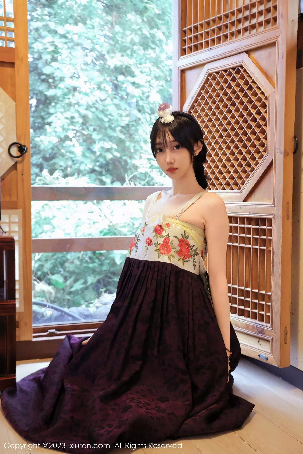 秀人集.com_[XiuRen秀人网]No.7677_模特玥儿玥er济州岛旅拍大长今服饰半脱秀完美身姿迷人诱惑写真66P