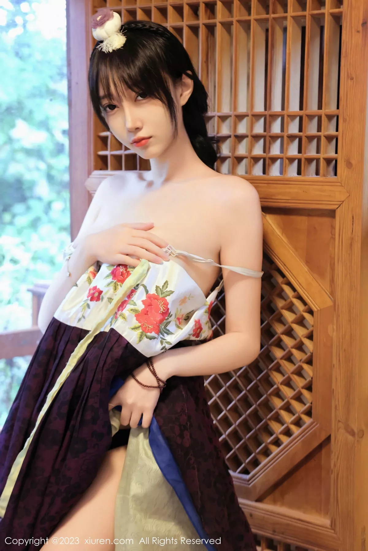 秀人集.com_[XiuRen秀人网]No.7677_模特玥儿玥er济州岛旅拍大长今服饰半脱秀完美身姿迷人诱惑写真66P