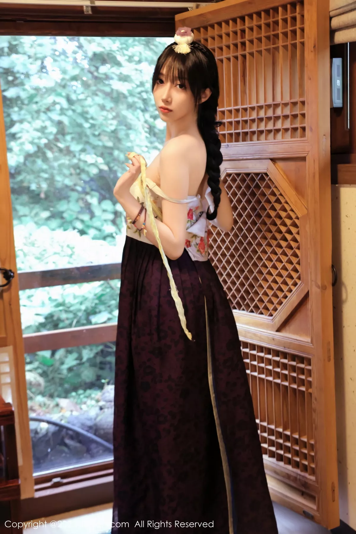 秀人集.com_[XiuRen秀人网]No.7677_模特玥儿玥er济州岛旅拍大长今服饰半脱秀完美身姿迷人诱惑写真66P