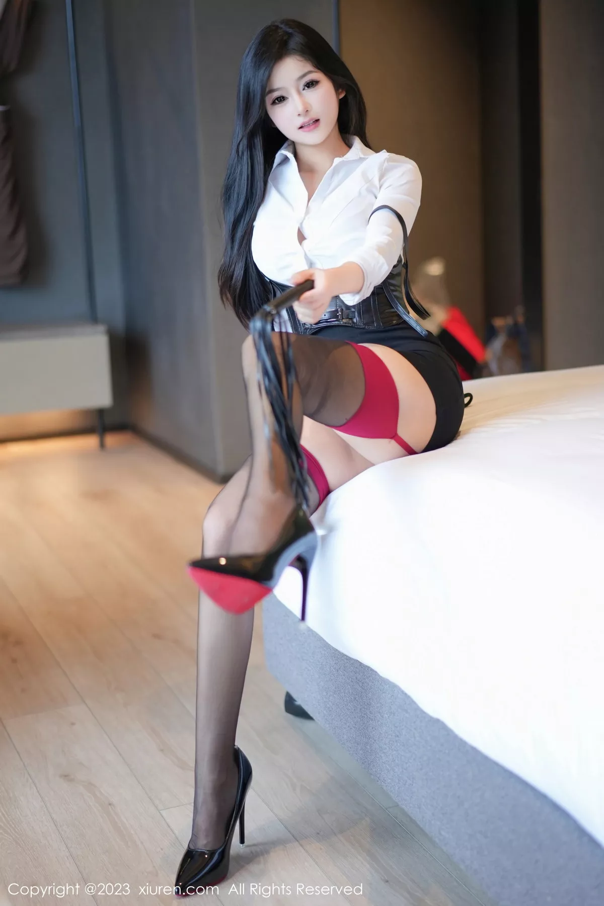 秀人集.com_[XiuRen秀人网]No.7678_模特谭小灵性感白T配黑短裙露黑丝吊袜秀惹火身材完美诱惑写真99P