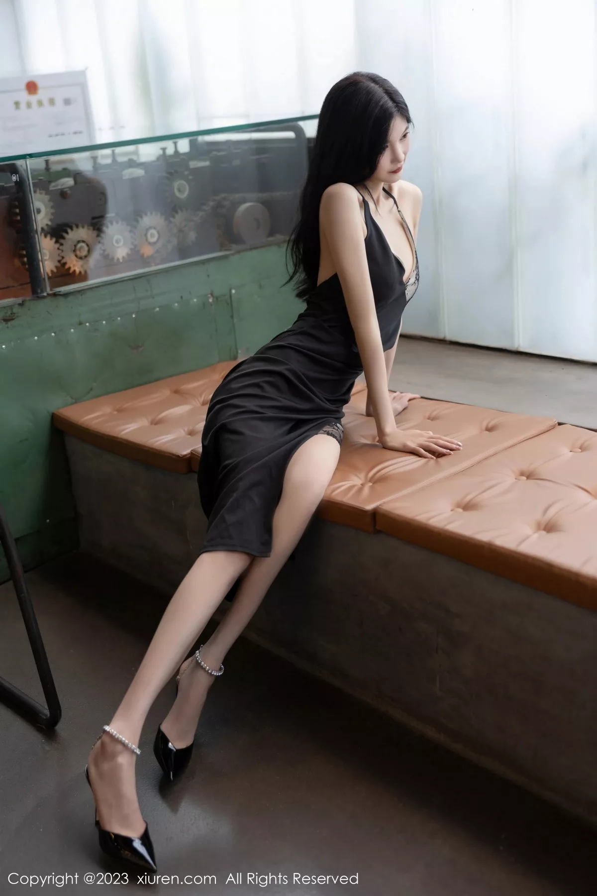 秀人集.com_[XiuRen秀人网]No.7556_模特程程程性感黑色露肩连衣长裙露黑色情趣内衣惹火诱惑写真84P