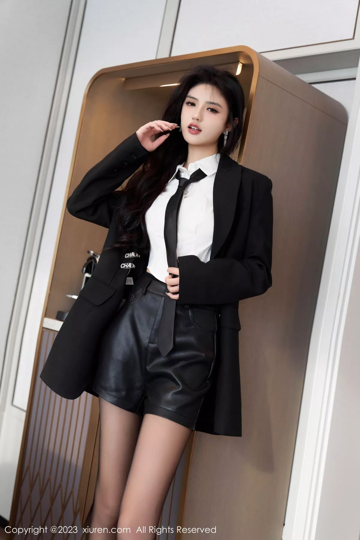 秀人集.com_[XiuRen秀人网]No.7560_模特浅浅Danny性感白T配黑短裙露黑色内衣配超薄肉丝诱惑写真98P