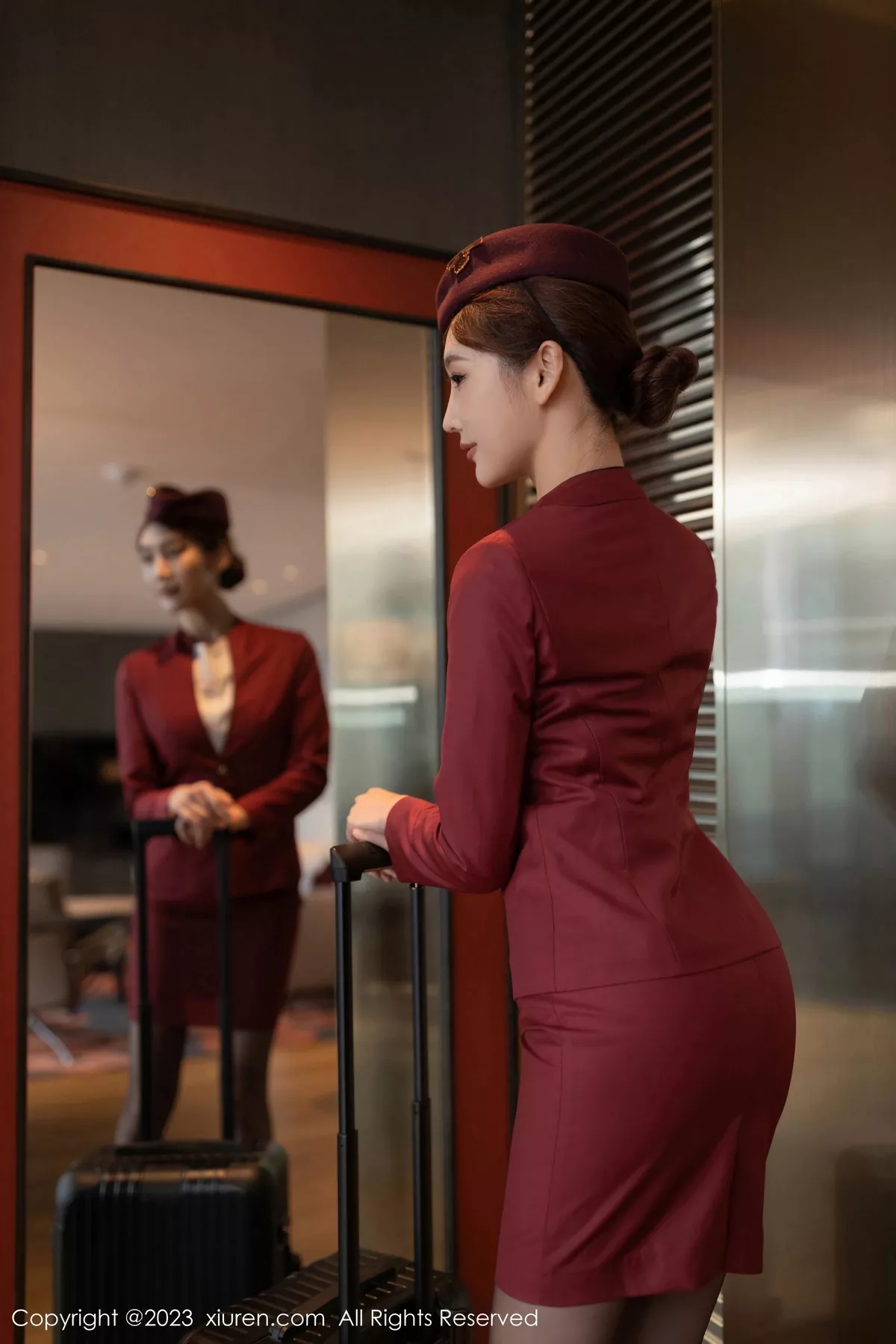 秀人集.com_[XiuRen秀人网]No.7569_模特陆萱萱脱空姐制服露性感黑色蕾丝内衣配超薄黑丝诱惑写真80P