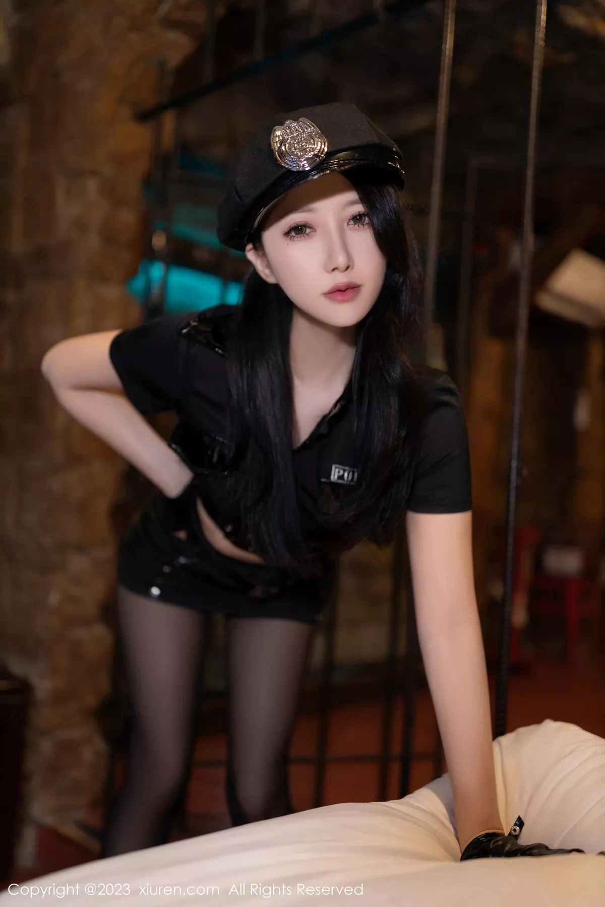 秀人集.com_[XiuRen秀人网]No.7576_模特鱼子酱Fish性感黑色服饰配超薄破烂黑丝秀曼妙身姿诱惑写真84P