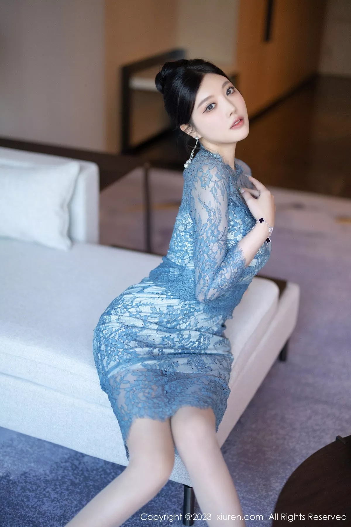 秀人集.com_[XiuRen秀人网]No.7732_女神杨晨晨蓝灰色薄纱旗袍+性感淡蓝情趣服秀惹火身材诱惑写真82P