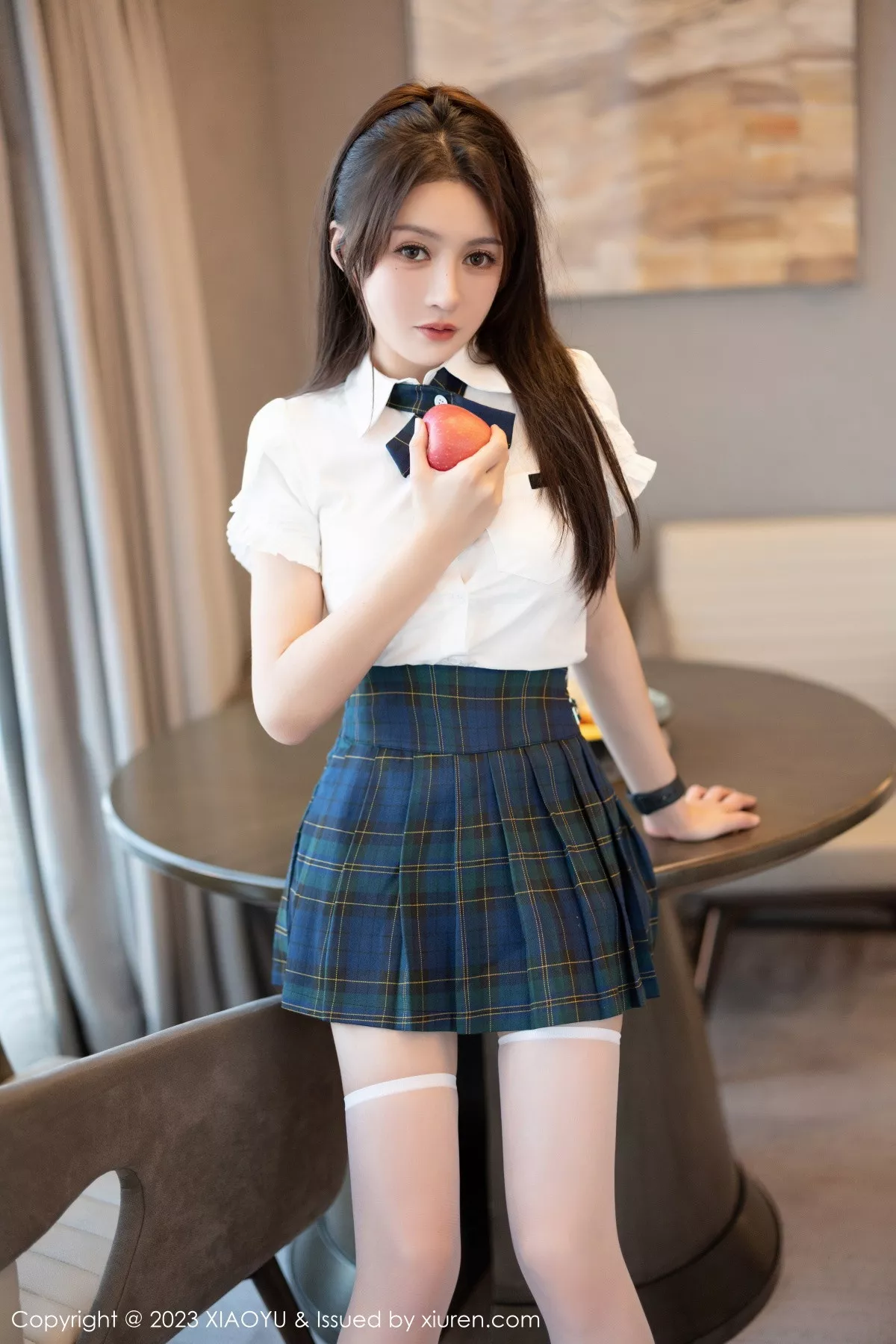 秀人集.com_[XiaoYu画语界]Vol.1153_模特唐宁宁性感白T配格子短裙露白色内衣配白丝袜惹火诱惑写真84P