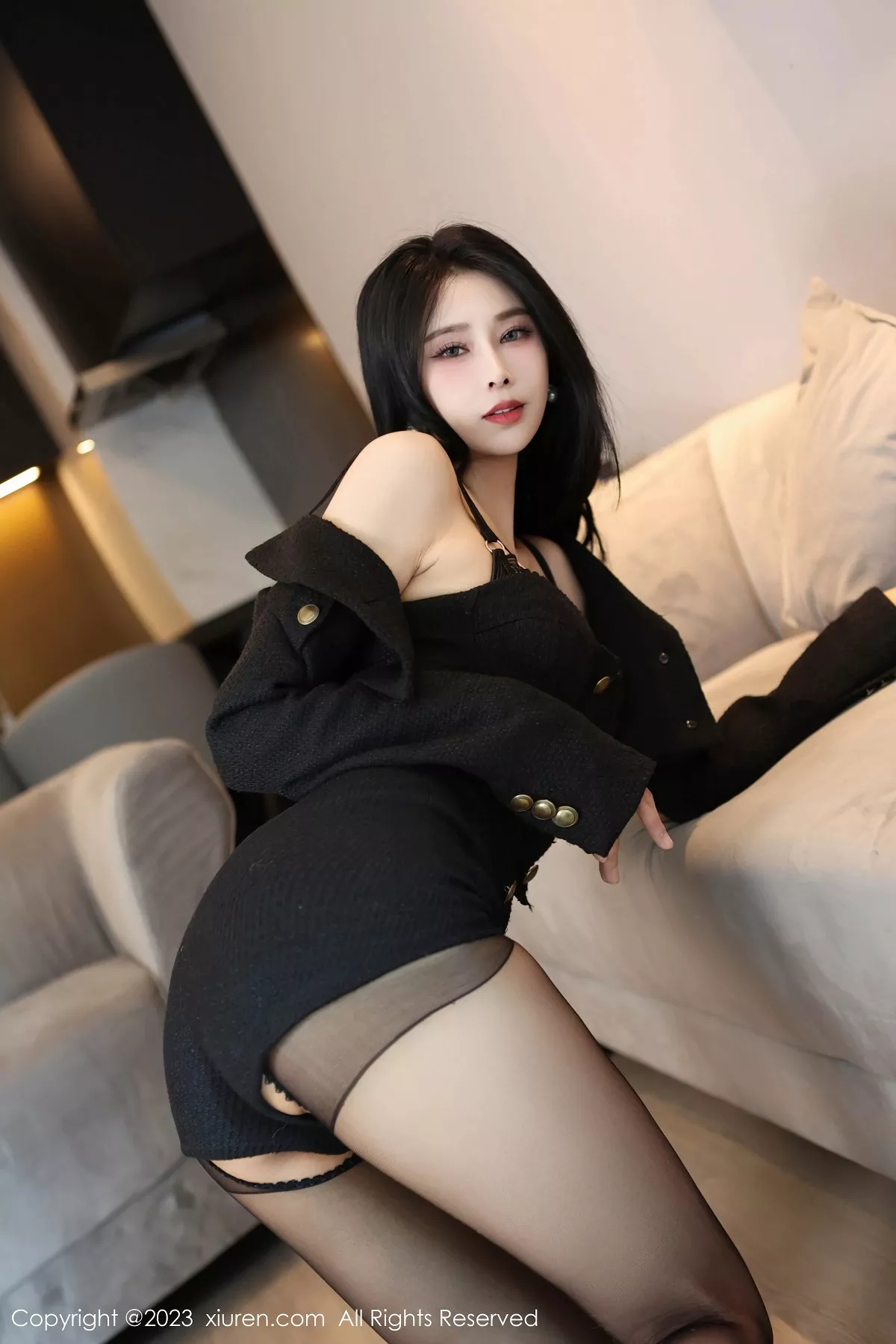 秀人集.com_[XiuRen秀人网]No.7735_模特草莓mm性感黑色蕾丝内衣配开档黑丝秀翘臀美腿诱惑写真78P