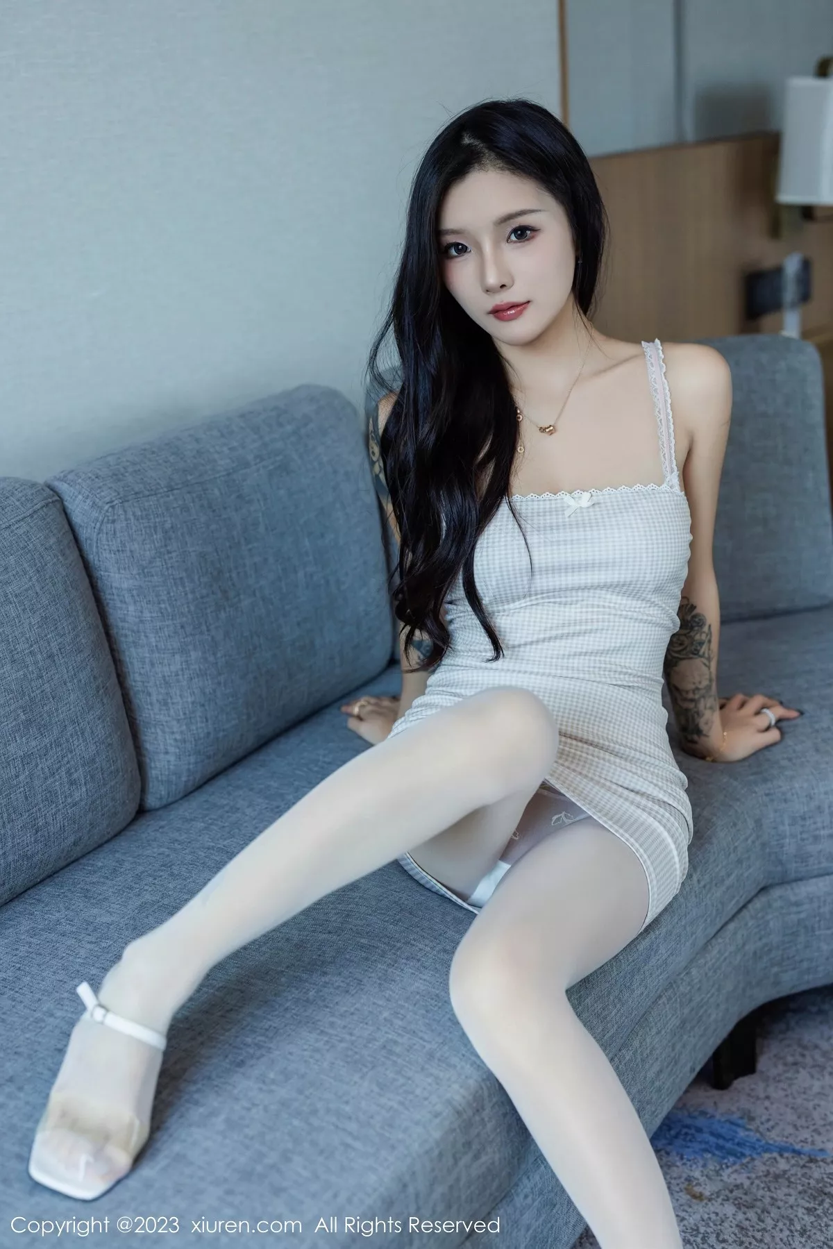 秀人集.com_[XiuRen秀人网]No.7734_模特七七kiko性感浅色连衣短裙配白丝袜秀曼妙身姿迷人诱惑写真54P