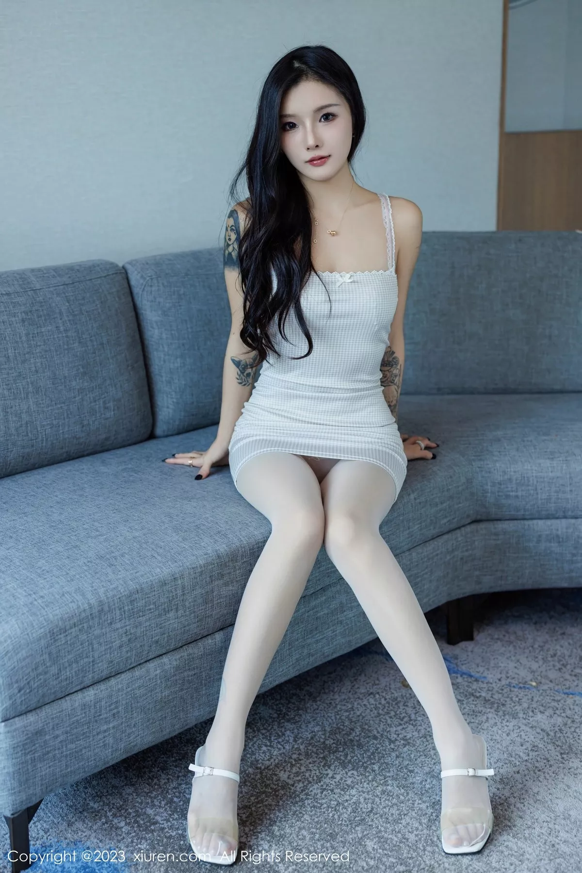 秀人集.com_[XiuRen秀人网]No.7734_模特七七kiko性感浅色连衣短裙配白丝袜秀曼妙身姿迷人诱惑写真54P