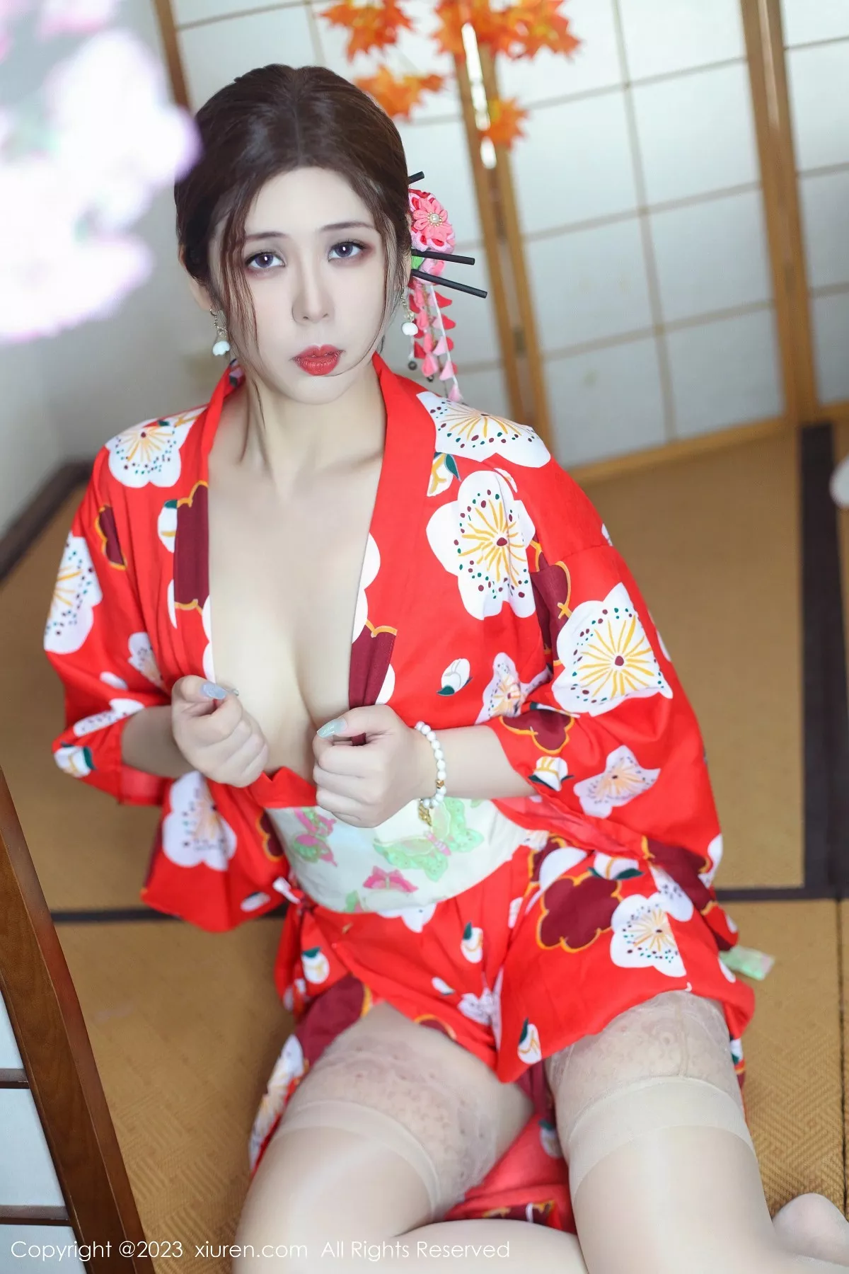 秀人集.com_[XiuRen秀人网]No.7736_模特月野兔美妞性感红色和服配蕾丝肉丝袜秀曼妙身姿诱惑写真54P