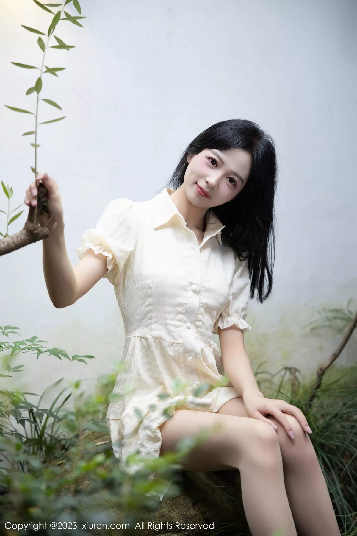 秀人集.com_[XiuRen秀人网]No.7742_模特糖豆sisi性感淡黄连衣裙露白色蕾丝内衣配原色丝袜诱惑写真62P