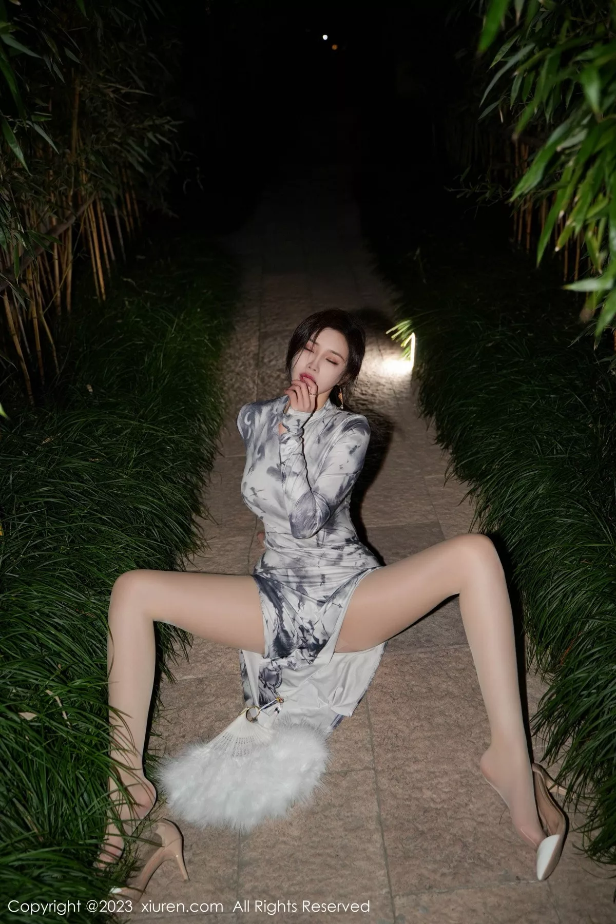 秀人集.com_[XiuRen秀人网]No.7744_女神Carol周妍希户外性感长旗袍露白色内衣秀完美身材诱惑写真77P