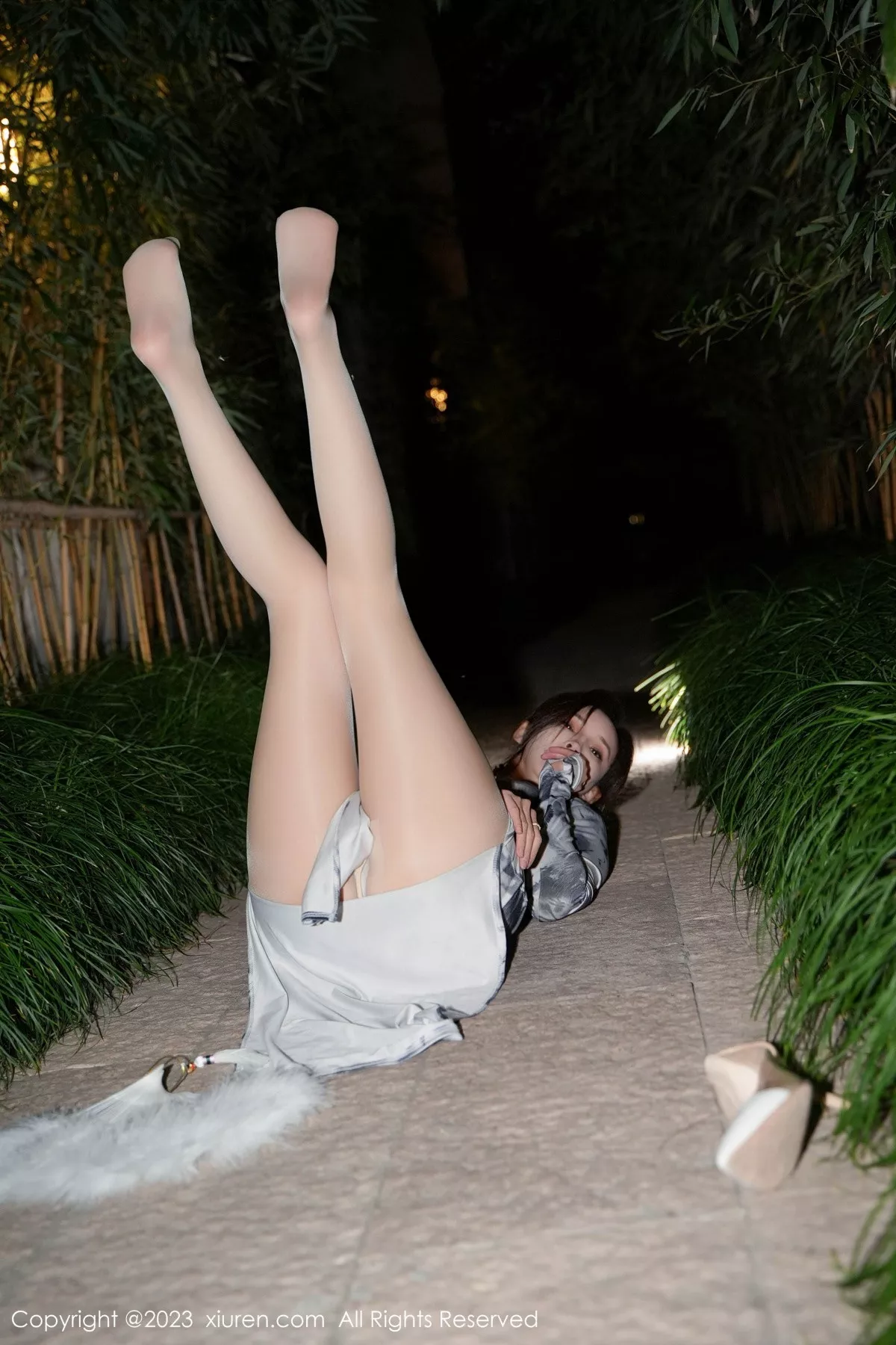 秀人集.com_[XiuRen秀人网]No.7744_女神Carol周妍希户外性感长旗袍露白色内衣秀完美身材诱惑写真77P