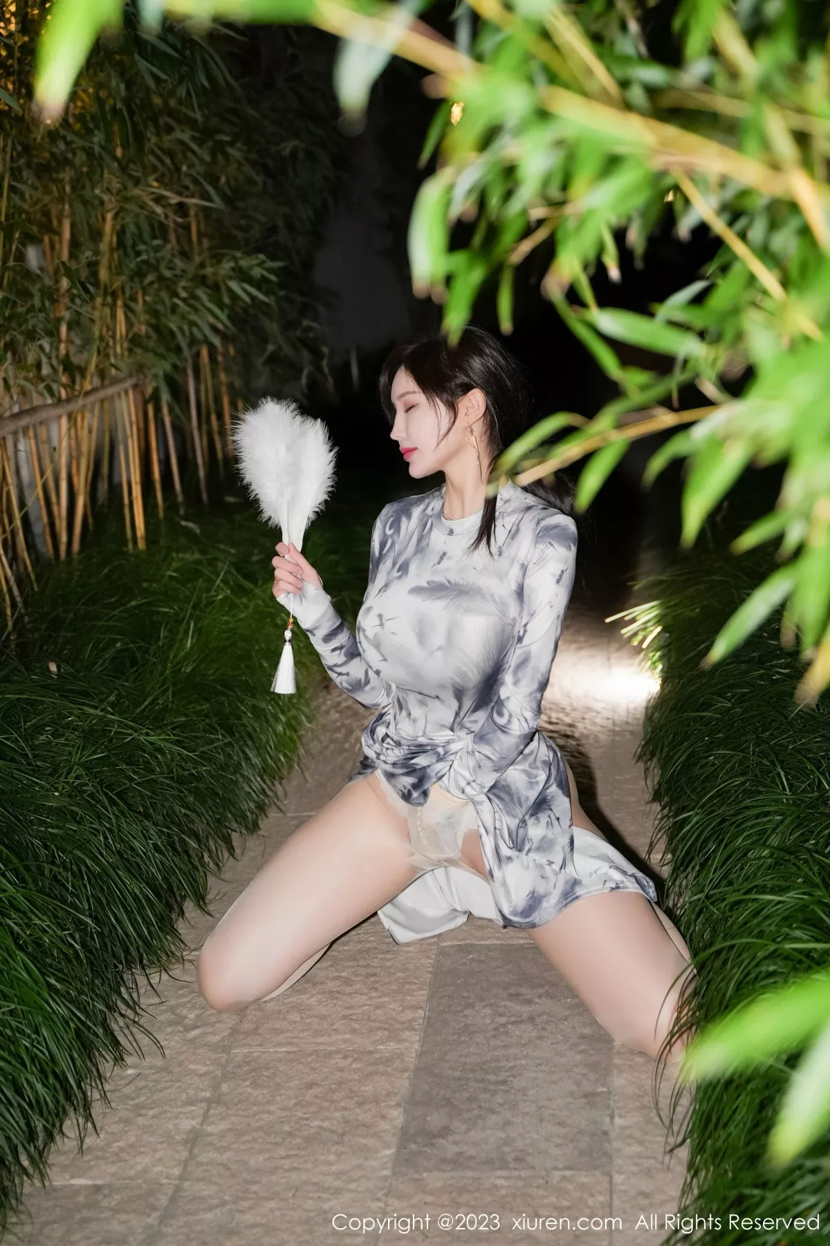 秀人集.com_[XiuRen秀人网]No.7744_女神Carol周妍希户外性感长旗袍露白色内衣秀完美身材诱惑写真77P