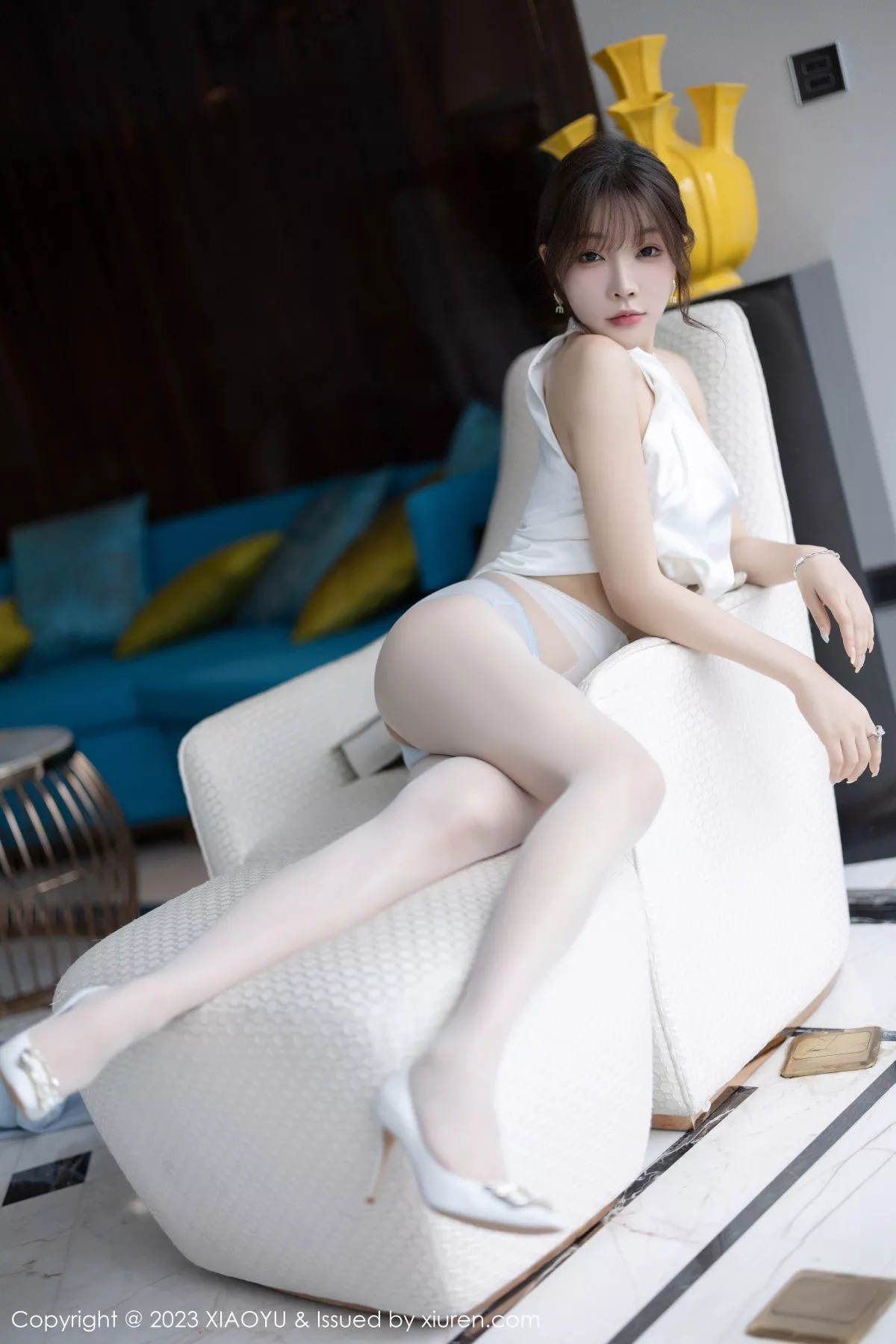 秀人集.com_[XiaoYu画语界]Vol.1155_女神徐莉芝Booty白色上衣配短裙露开档白丝秀曼妙身姿诱惑写真81P