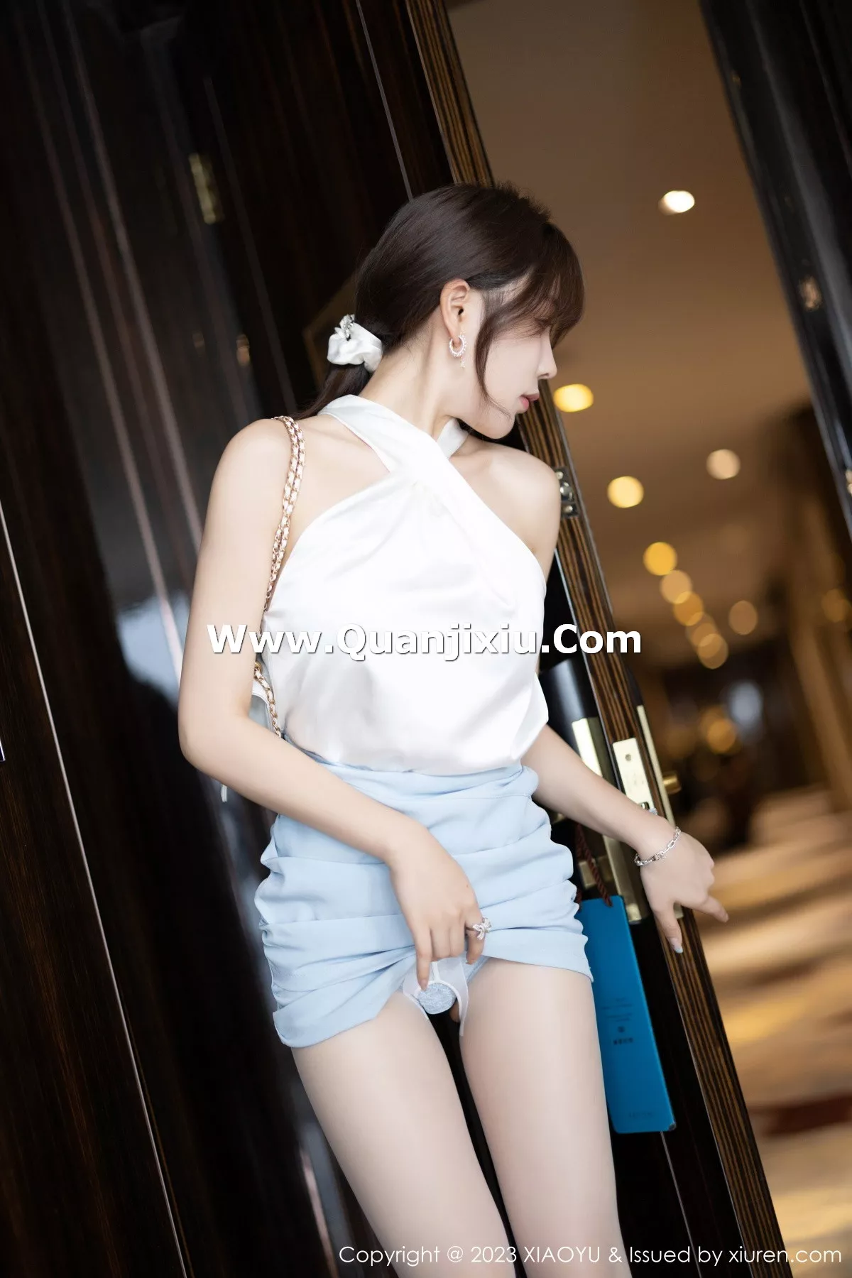 秀人集.com_[XiaoYu画语界]Vol.1155_女神徐莉芝Booty白色上衣配短裙露开档白丝秀曼妙身姿诱惑写真81P