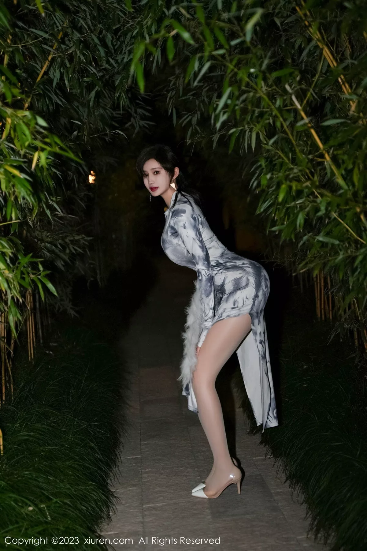 秀人集.com_[XiuRen秀人网]No.7744_女神Carol周妍希户外性感长旗袍露白色内衣秀完美身材诱惑写真77P