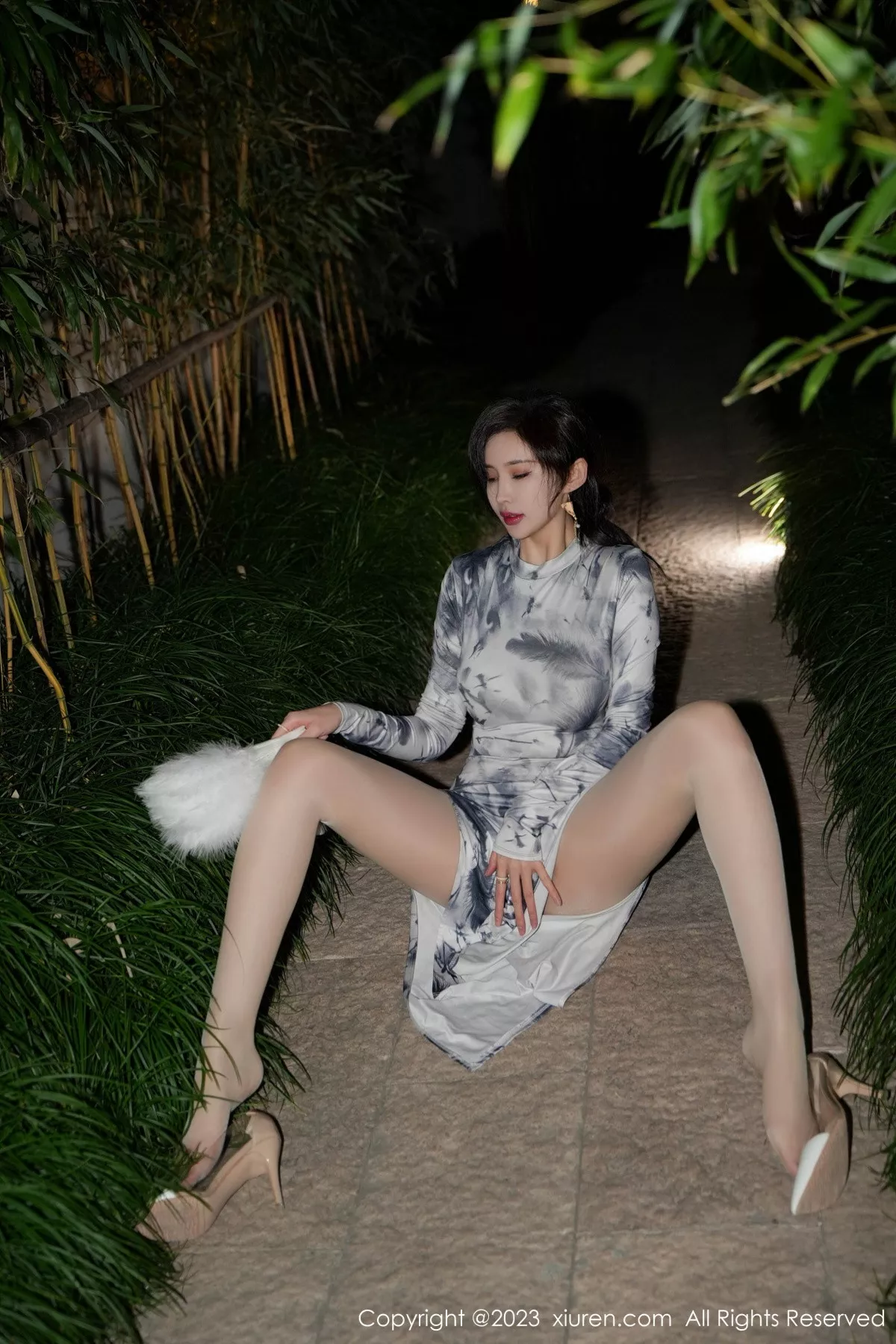 秀人集.com_[XiuRen秀人网]No.7744_女神Carol周妍希户外性感长旗袍露白色内衣秀完美身材诱惑写真77P