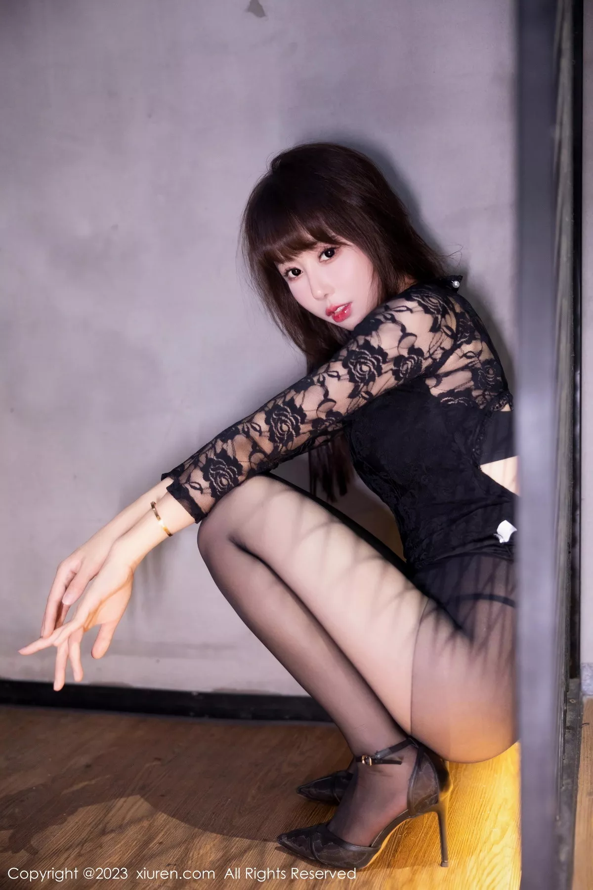 秀人集.com_[XiuRen秀人网]No.7751_新人模特韩系学妹黑色网纹上衣露轻透内衣配超薄黑丝魅惑写真101P