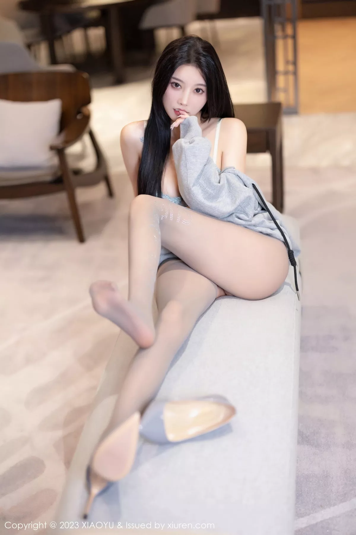 秀人集.com_[XiaoYu画语界]Vol.1156_女神杨晨晨Yome灰色蕾丝内衣配开档灰丝秀丰腴身材诱惑写真100P