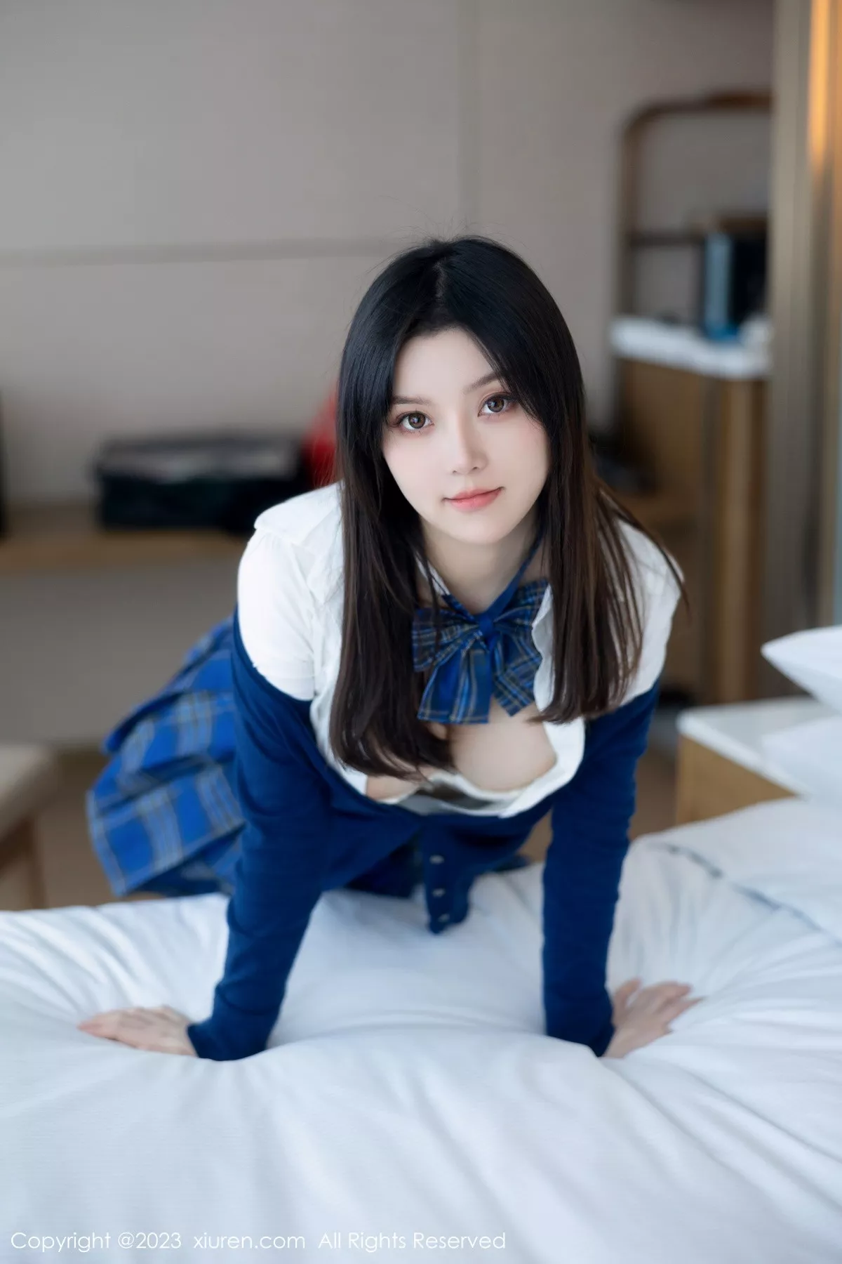秀人集.com_[XiuRen秀人网]No.7754_模特豆瓣酱性感蓝色上衣配蓝色格子短裙露白色蕾丝内衣诱惑写真92P