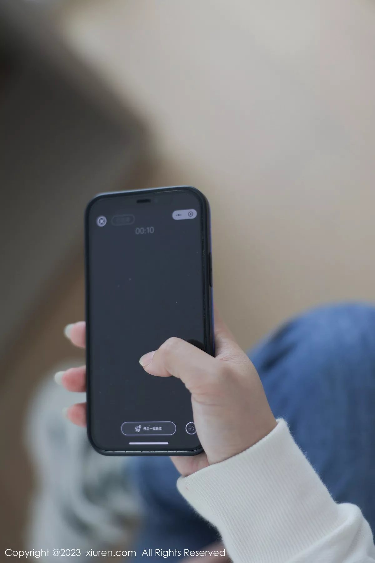 秀人集.com_[XiuRen秀人网]No.7754_模特豆瓣酱性感蓝色上衣配蓝色格子短裙露白色蕾丝内衣诱惑写真92P