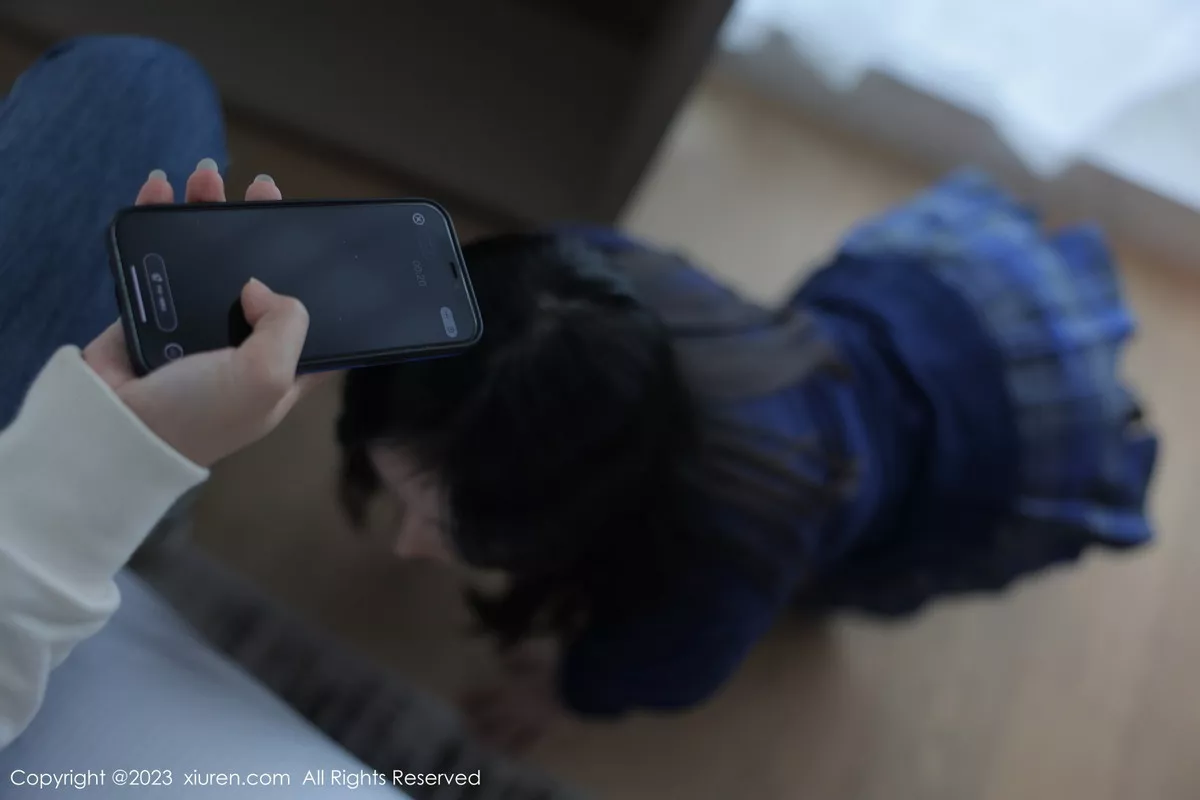 秀人集.com_[XiuRen秀人网]No.7754_模特豆瓣酱性感蓝色上衣配蓝色格子短裙露白色蕾丝内衣诱惑写真92P