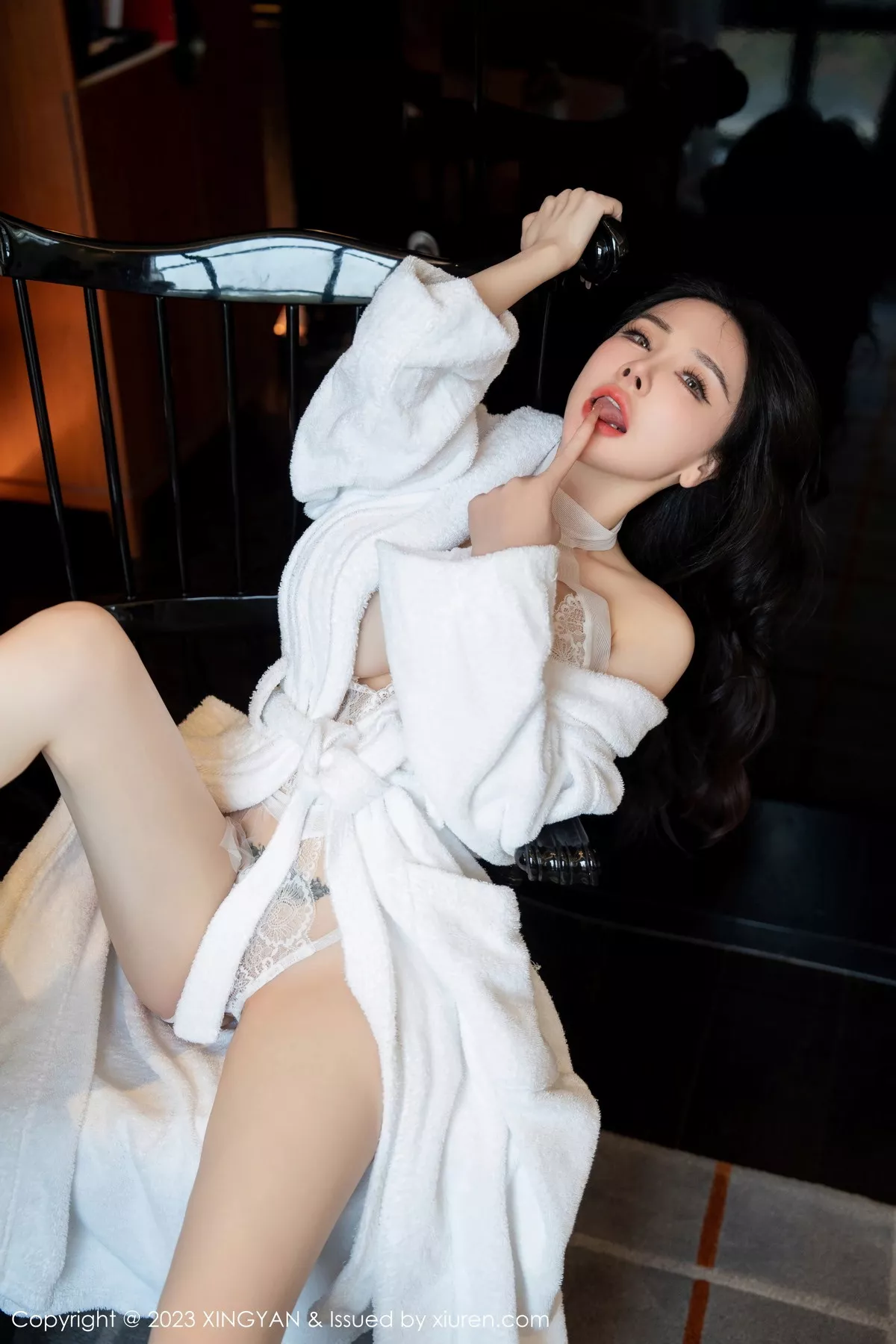 秀人集.com_[XINGYAN星颜社]VOL.220_模特潘娇娇性感白色浴袍露白色蕾丝情趣内衣秀豪乳极致诱惑写真76P