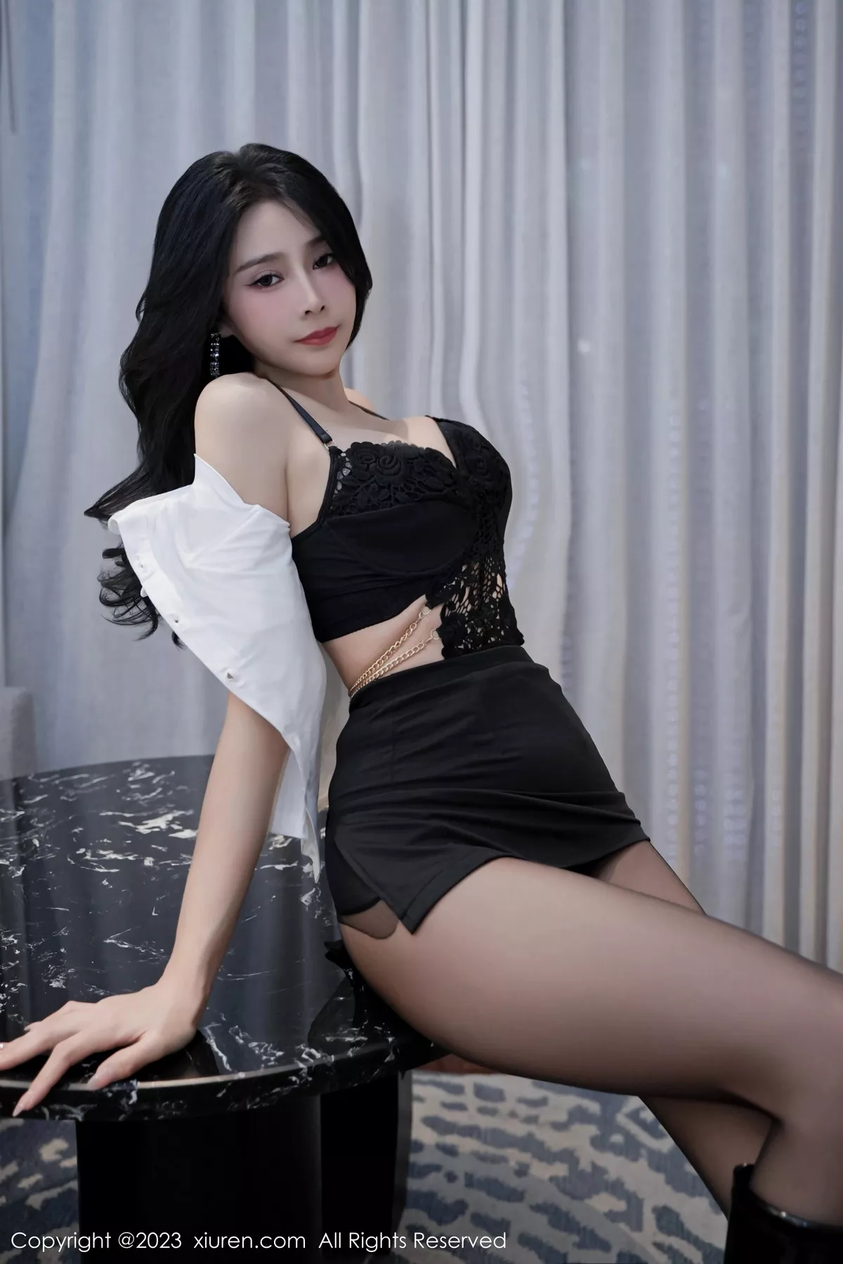 秀人集.com_[XiuRen秀人网]No.7761_模特草莓mm性感白色上衣配黑短裙露开档黑丝秀美腿诱惑写真66P