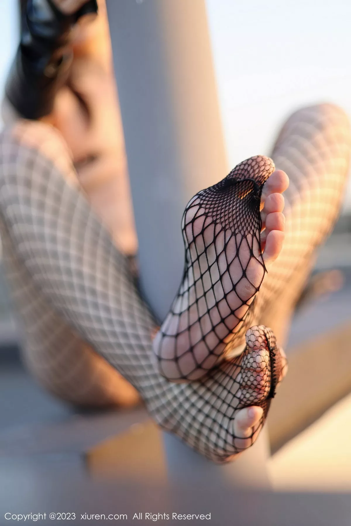 秀人集.com_[XiuRen秀人网]No.7772_模特曼柔户外性感黑丝服饰配黑色网格袜秀曼妙身姿撩人诱惑写真80P