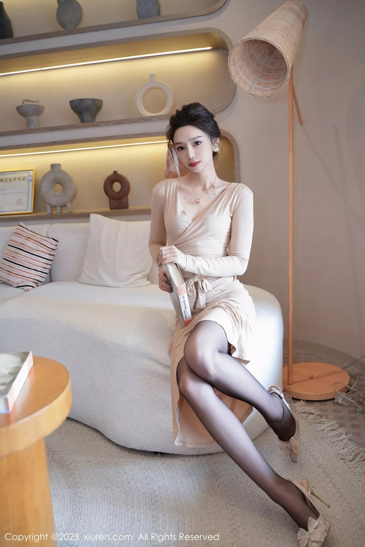 秀人集.com_[XiuRen秀人网]No.7775_模特苏曼兮私房性感杏色礼裙配超薄黑丝秀翘臀美腿撩人诱惑写真67P