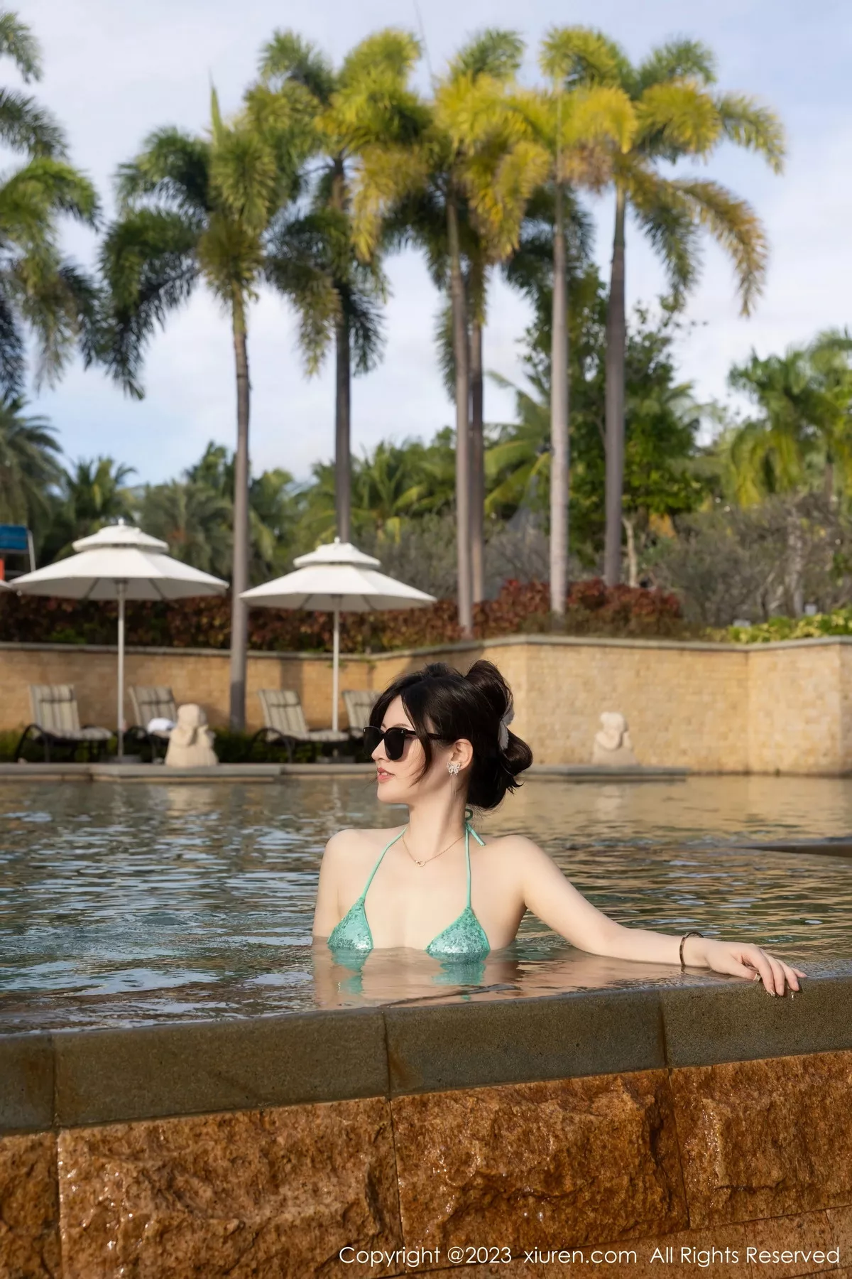 秀人集.com_[XiuRen秀人网]No.7773_模特诗诗kiki性感粉绿色比基尼服饰秀丰腴有致身段惹火诱惑写真77P