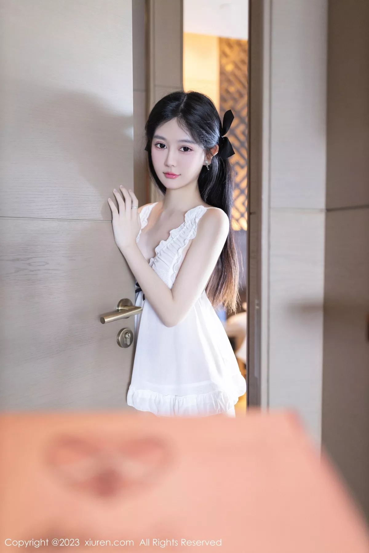 秀人集.com_[XiuRen秀人网]No.7789_模特幼幼性感白色轻透睡衣服饰半脱秀翘臀美腿完美诱惑写真83P