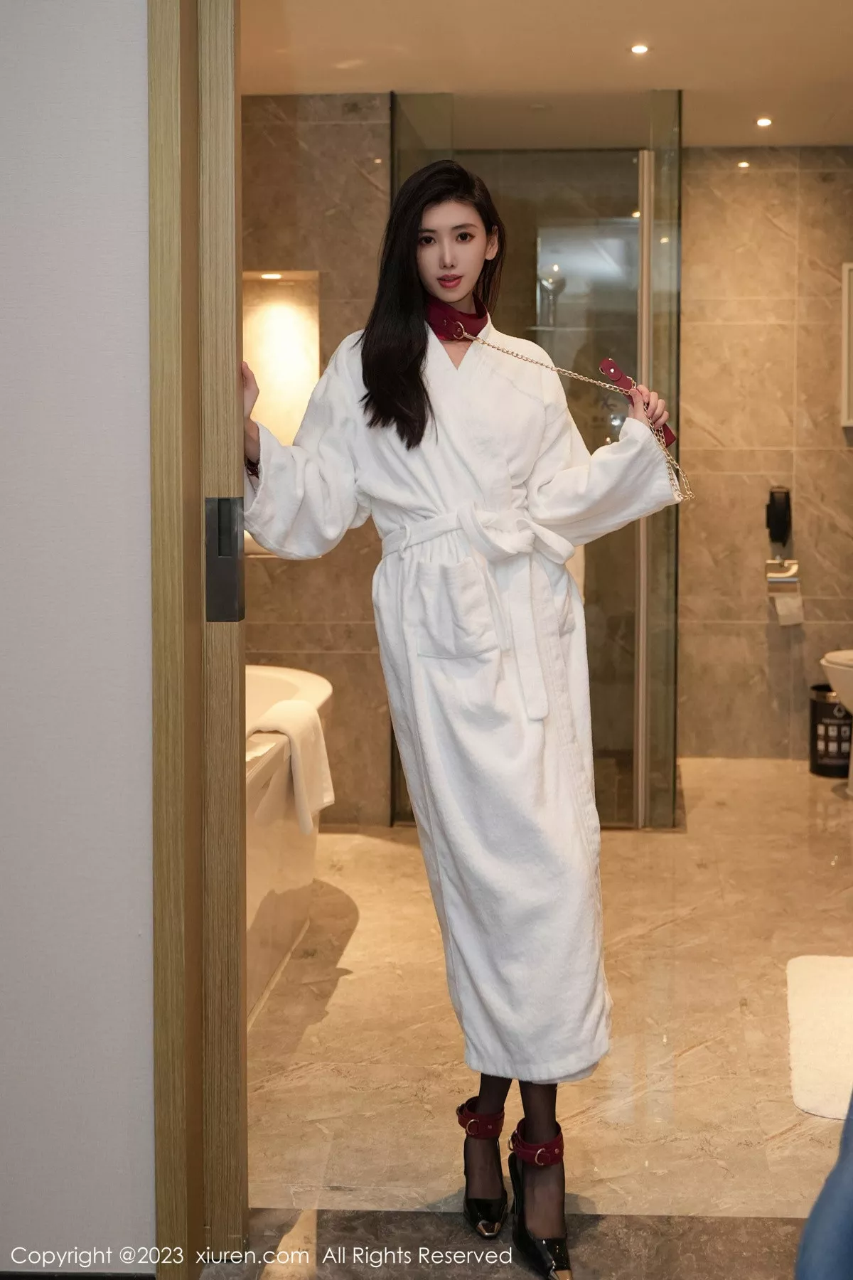 秀人集.com_[XiuRen秀人网]No.7783_模特章芃芃浴室性感红色情趣服饰配黑丝吊袜秀惹火身材诱惑写真66P