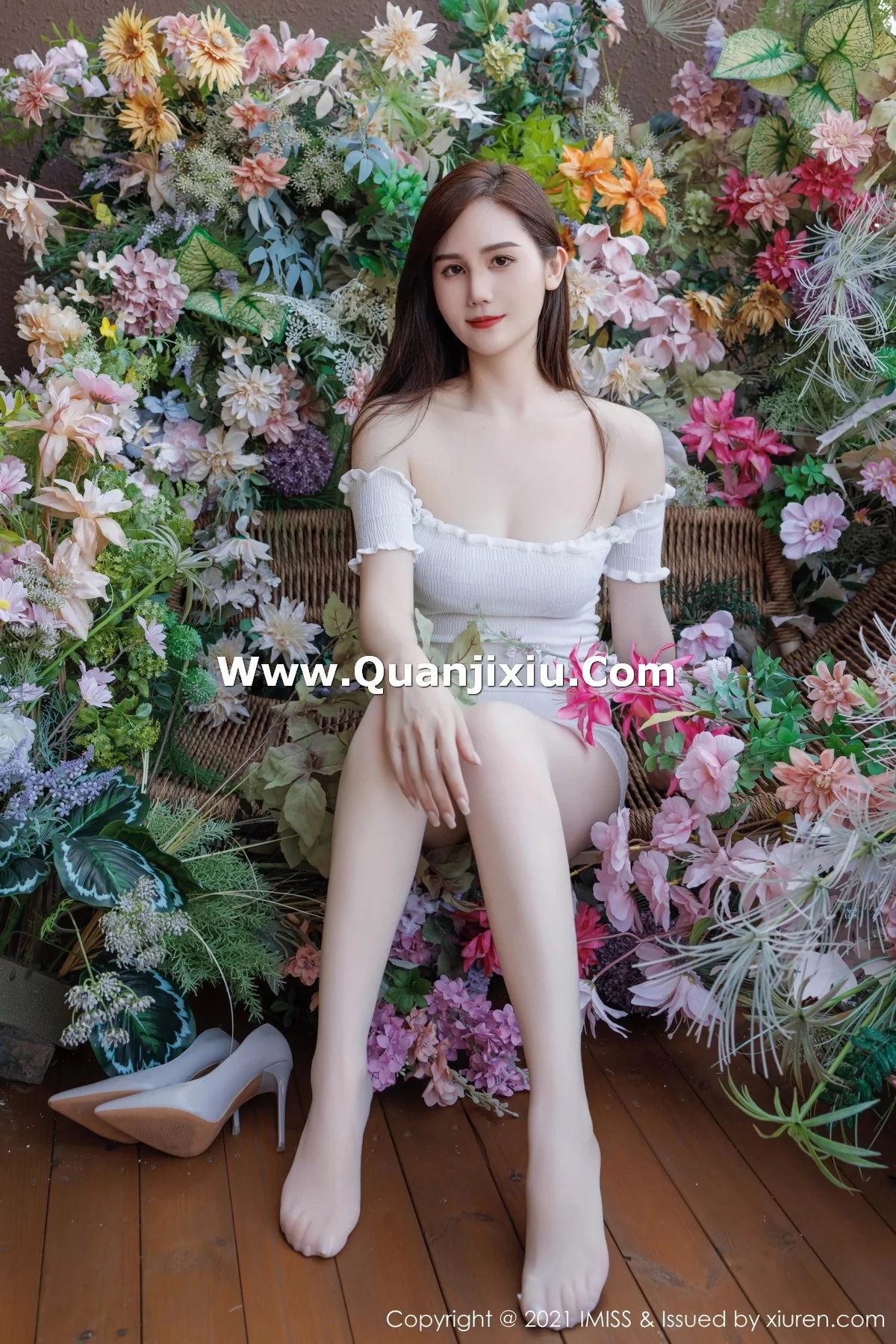 秀人集.com_[IMISS爱蜜社]Vol.761_女神SISY思白色露肩连衣裙露紫色蕾丝内衣秀完美身材诱惑写真43P