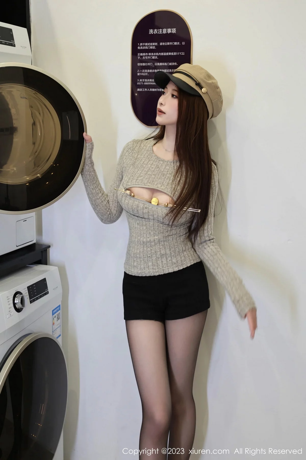 秀人集.com_[XiuRen秀人网]No.7790_模特月酱儿性感灰色开胸衣配黑短裤露超薄黑丝秀美腿诱惑写真73P