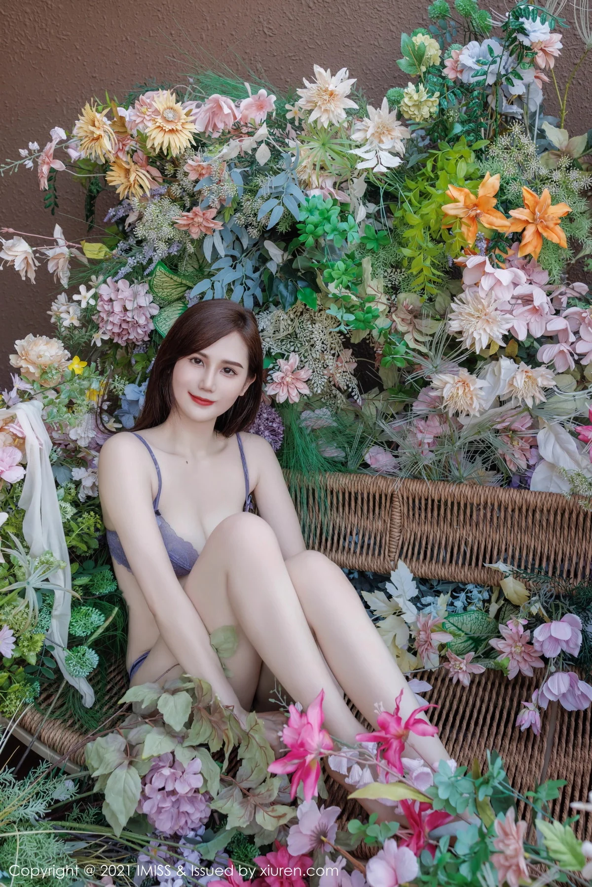 秀人集.com_[IMISS爱蜜社]Vol.761_女神SISY思白色露肩连衣裙露紫色蕾丝内衣秀完美身材诱惑写真43P