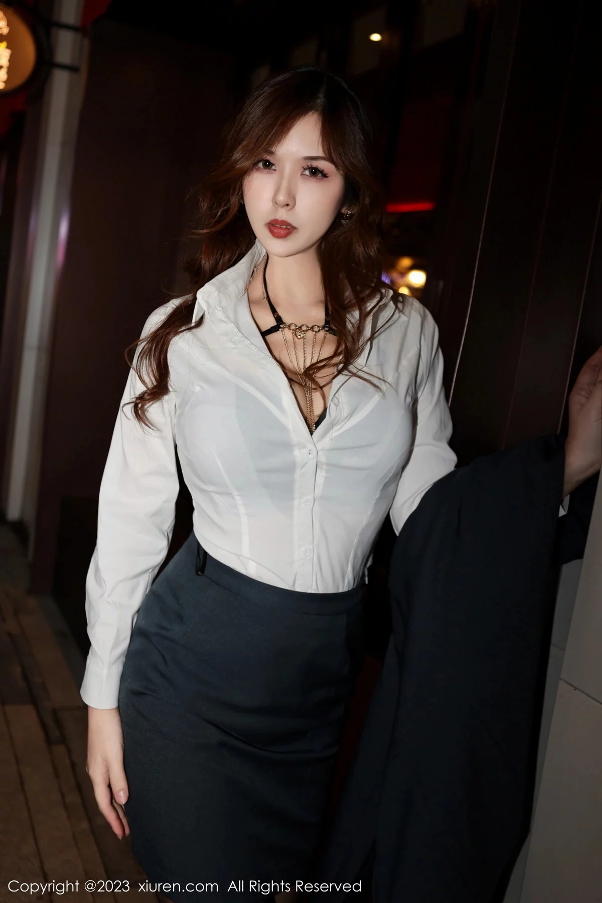 秀人集.com_[XiuRen秀人网]No.7801_模特月野兔美妞性感深色职业装露黑色内衣秀曼妙身姿诱惑写真82P