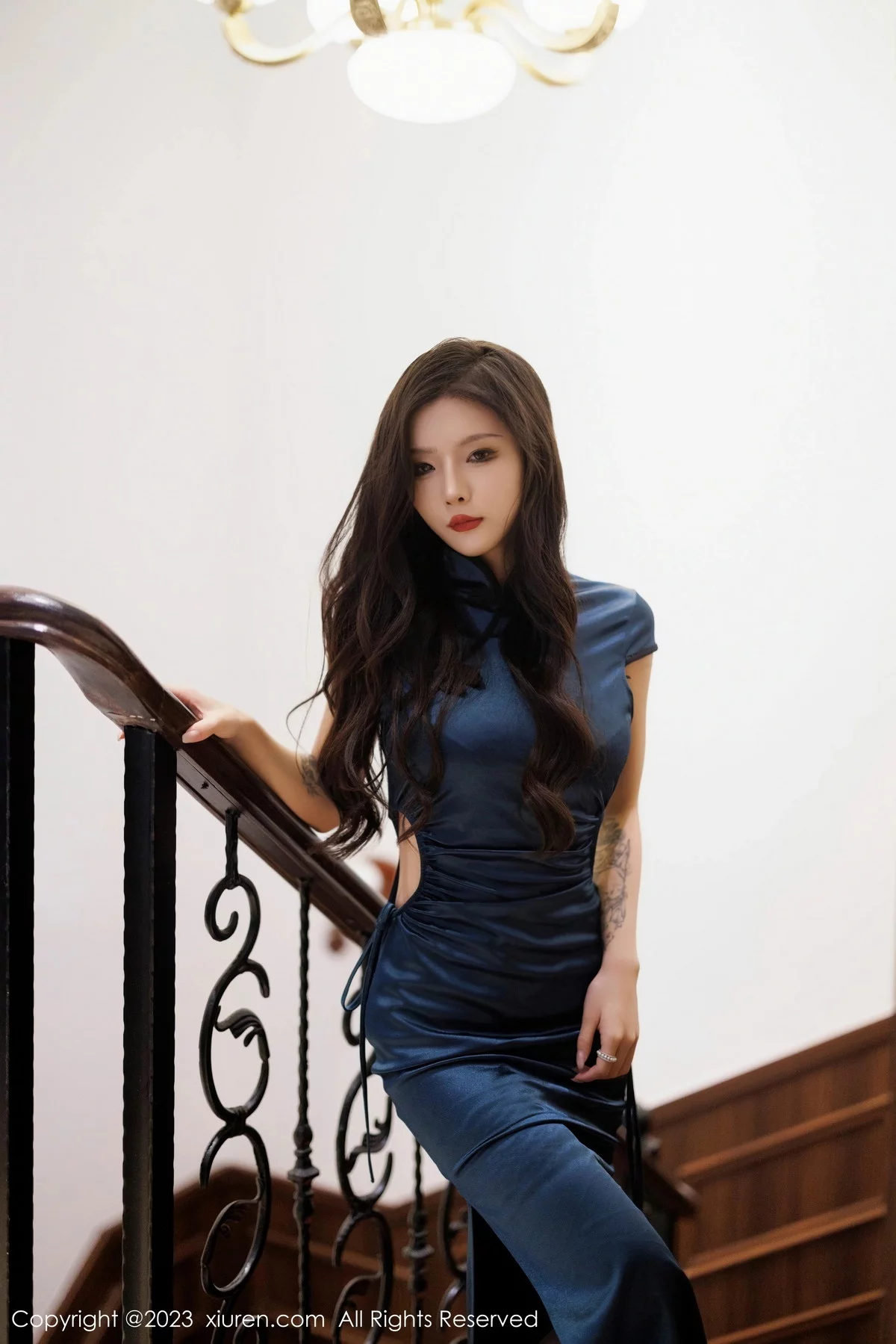 秀人集.com_[XiuRen秀人网]No.7800_模特七七kiko脱性感蓝色旗袍露黑色蕾丝内衣配超薄黑丝魅惑写真50P