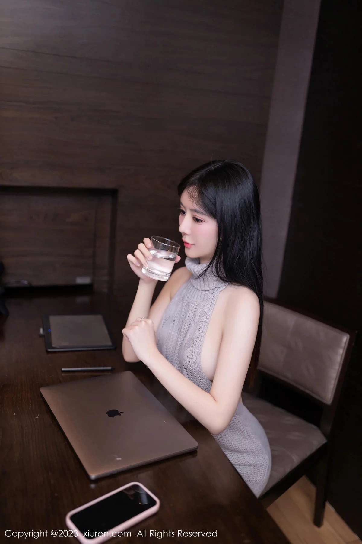 秀人集.com_[XiuRen秀人网]No.7818_模特幼幼性感开背灰色毛线衣多面视角秀完美身材撩人诱惑写真80P