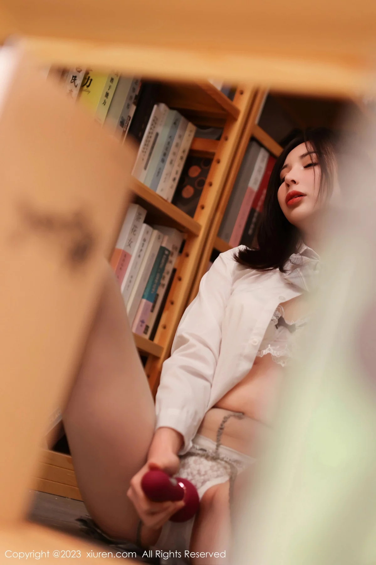 秀人集.com_[XiuRen秀人网]No.7812_模特曼柔性感学妹制服露白色蕾丝内衣配开档黑丝撩人诱惑写真75P