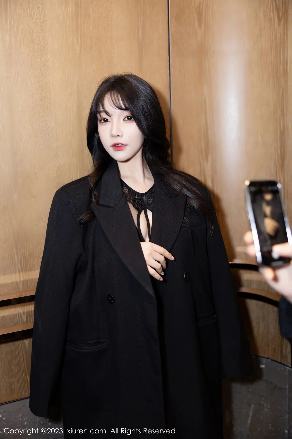 秀人集.com_[XiuRen秀人网]No.7820_女神徐莉芝Booty性感黑色礼裙露黑色内衣配超薄黑丝魅惑写真84P