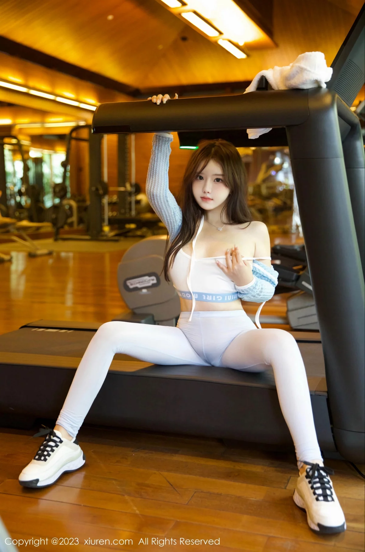 秀人集.com_[XiuRen秀人网]No.7821_新人模特小薯条nienie健身房性感浅色运动服秀完美身材诱惑写真71P