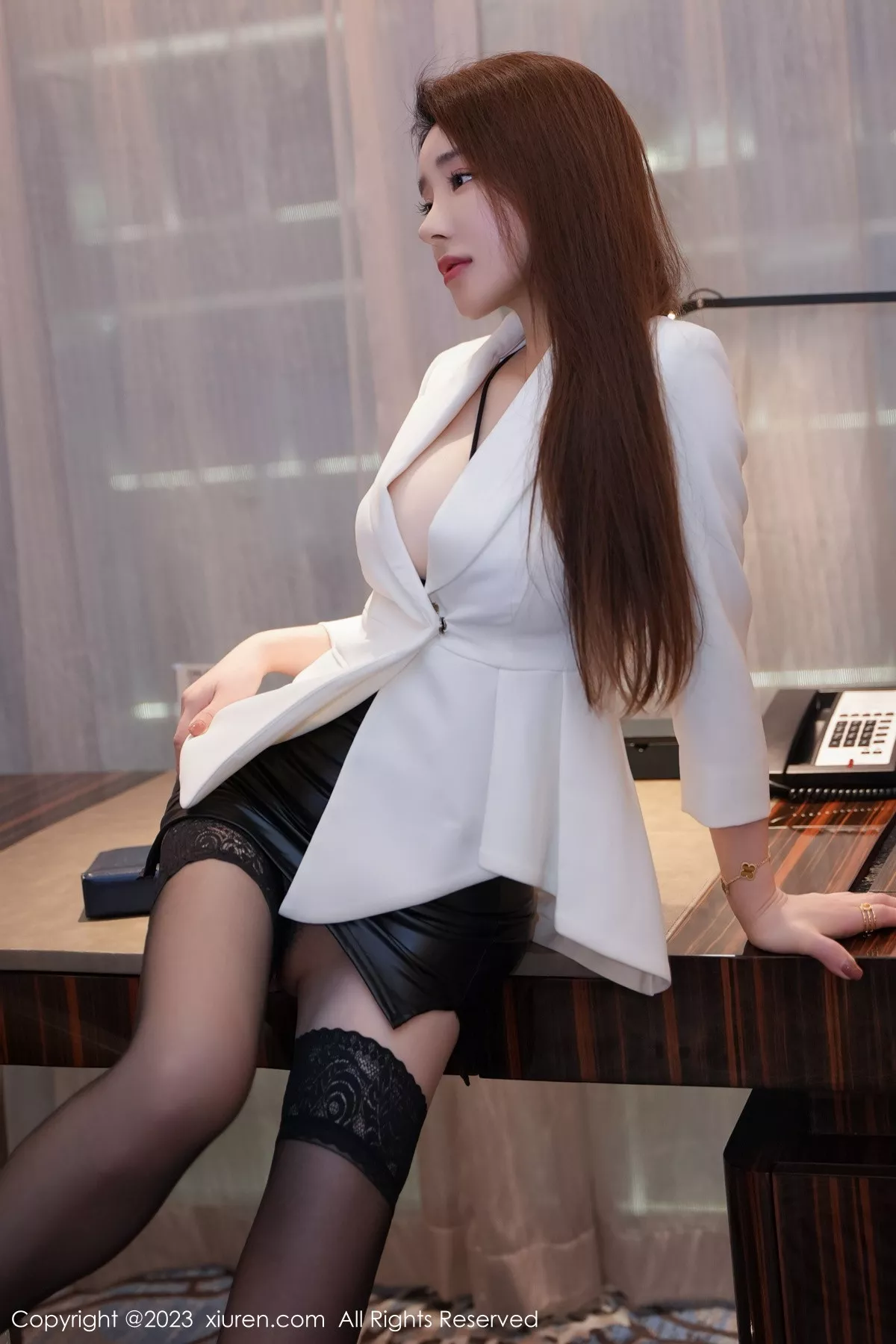 秀人集.com_[XiuRen秀人网]No.7693_模特雨儿baby脱职业装露性感黑色蕾丝内衣秀丰腴身材诱惑写真69P