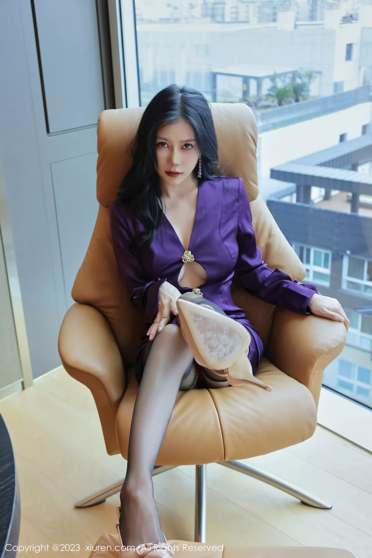 秀人集.com_[XiuRen秀人网]No.7700_模特尹甜甜性感紫色服饰露红色内裤配开档黑丝秀翘臀诱惑写真75P