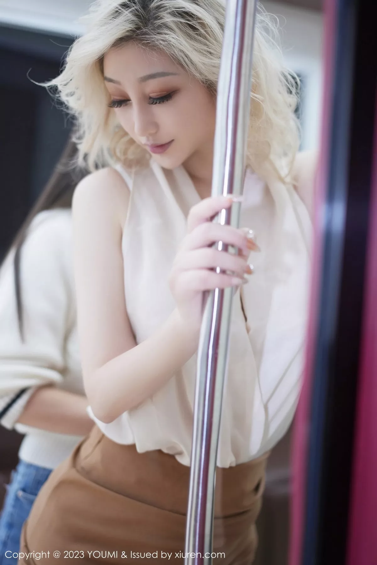 秀人集.com_[YouMi尤蜜荟]Vol.1005_女神妲己_Toxic浅色上衣配短裙露蕾丝内衣秀美胸肥臀诱惑写真97P