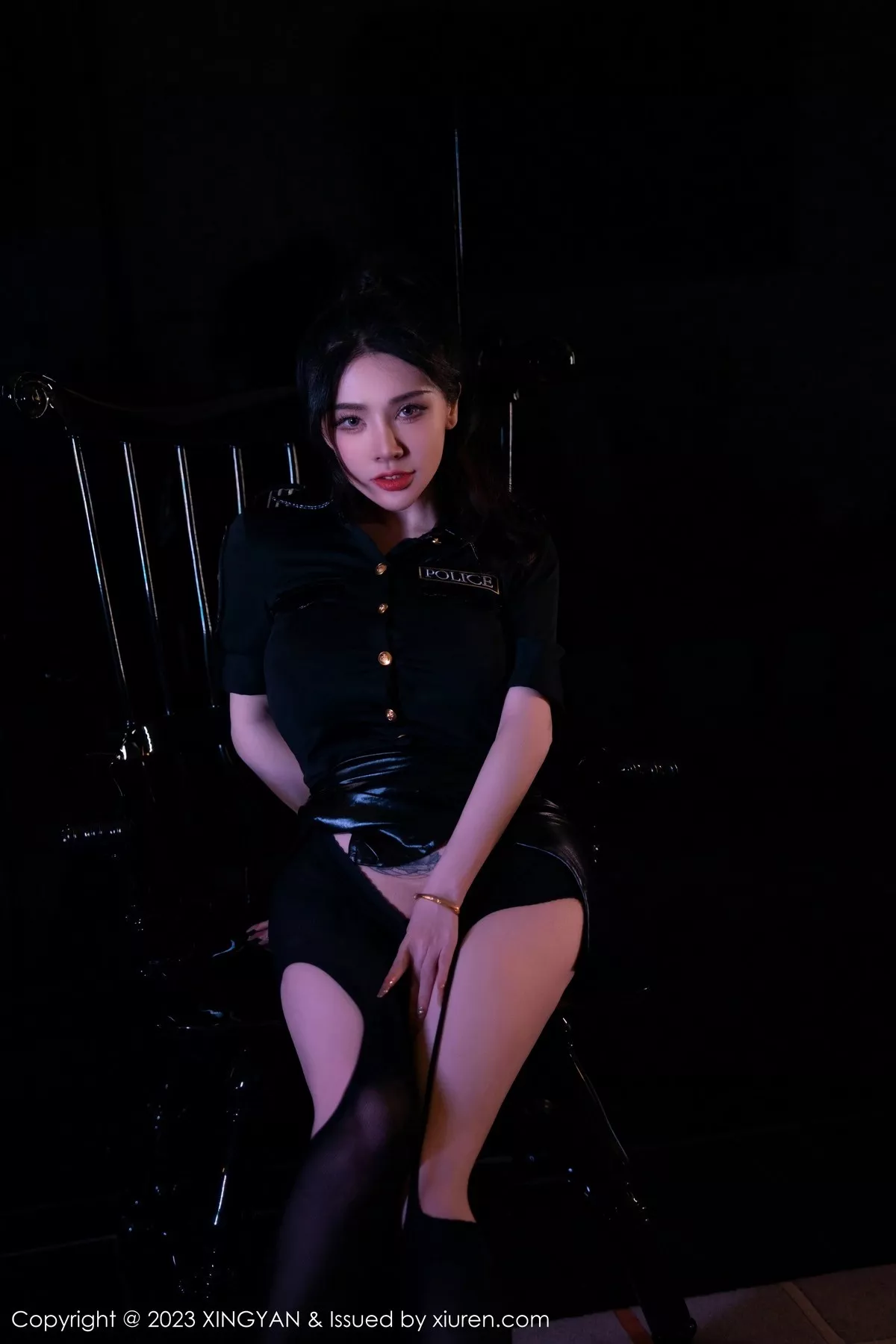 秀人集.com_[XINGYAN星颜社]VOL.218_模特潘娇娇性感黑色短裙制服配魅惑黑丝秀巨乳肥臀撩人诱惑写真75P