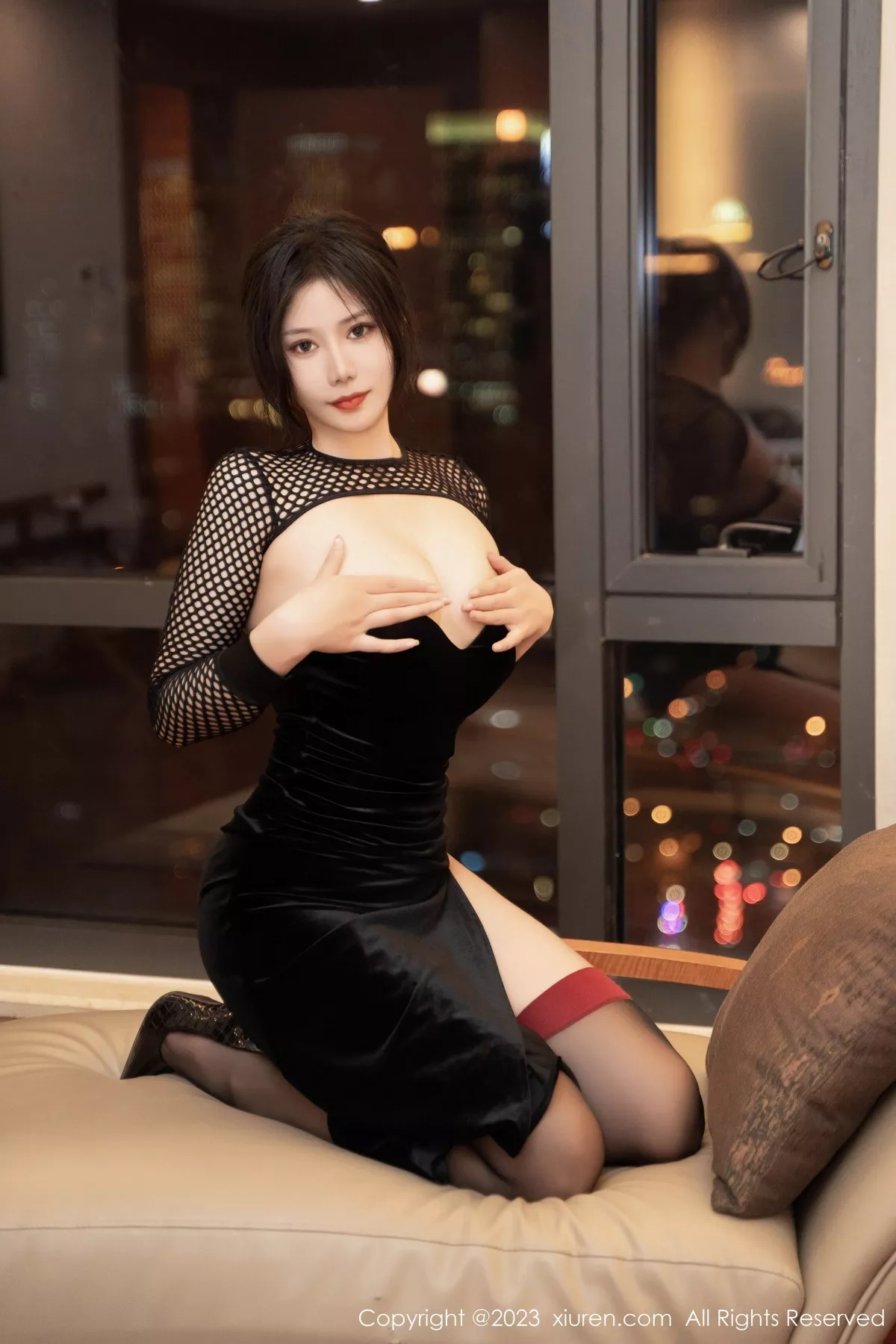 秀人集.com_[XiuRen秀人网]No.7723_新人模特王楚璇性感黑色露肩连衣短裙配黑丝袜秀美腿诱惑写真44P