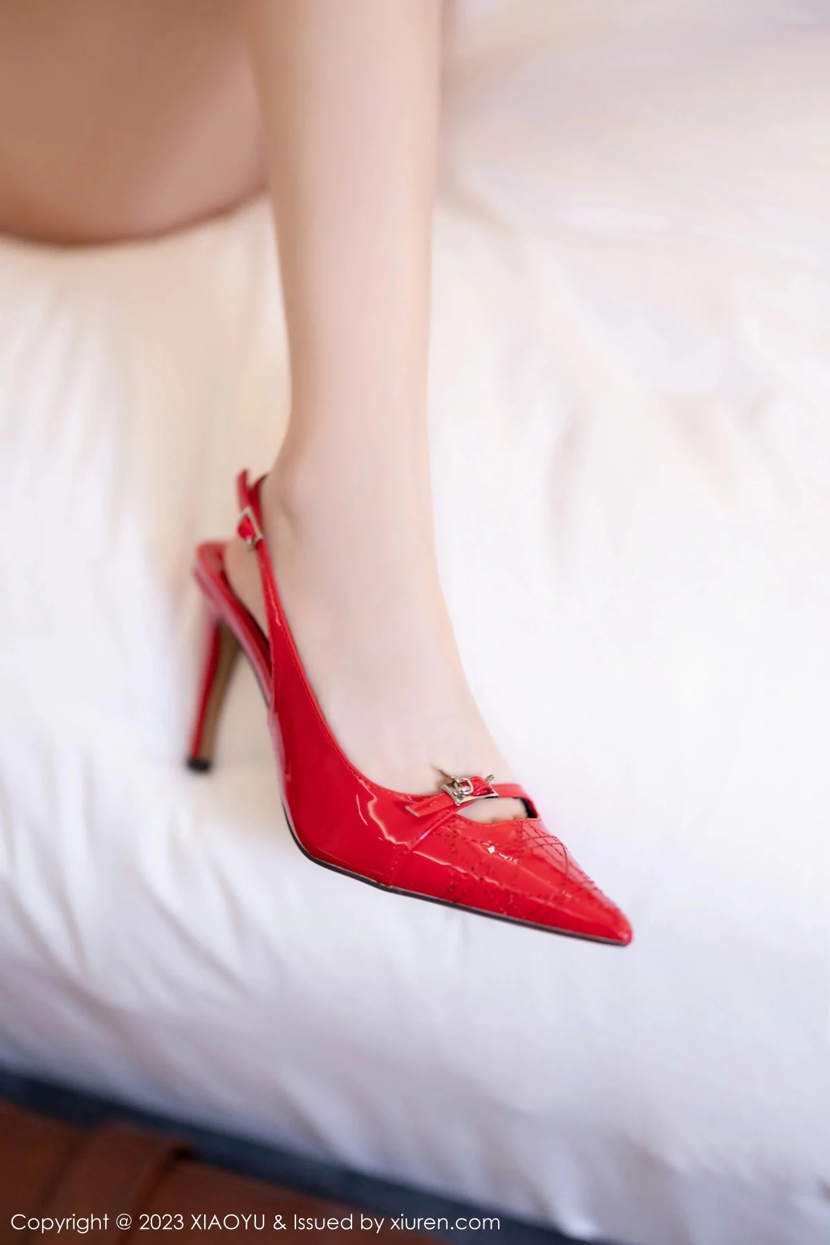 秀人集.com_[XiaoYu画语界]Vol.1173_模特林星阑灰短裙配黑丝吊袜+红色情趣服饰秀曼妙身姿诱惑写真83P